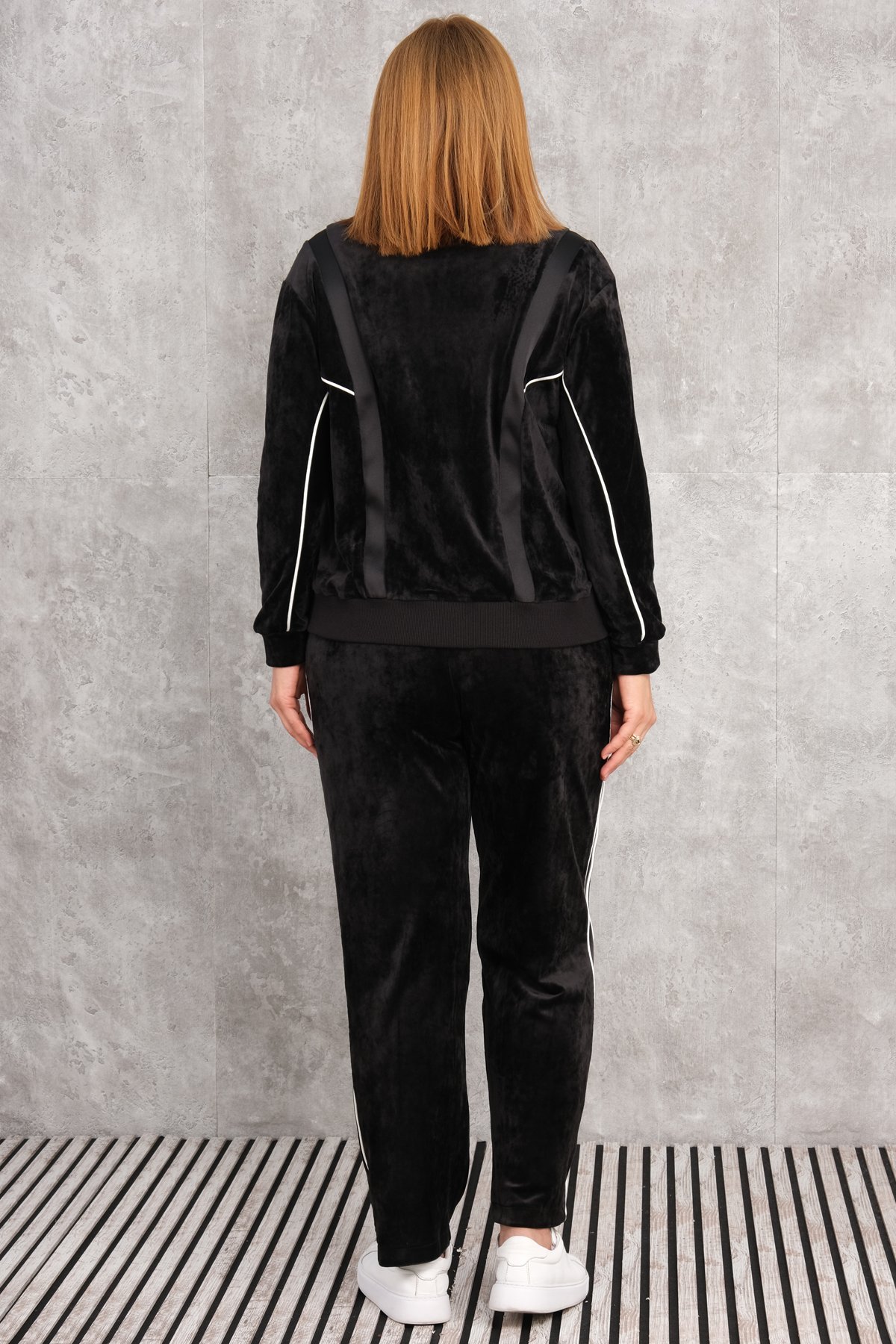 Plus Size Womens Two-Piece Sports Set-Black