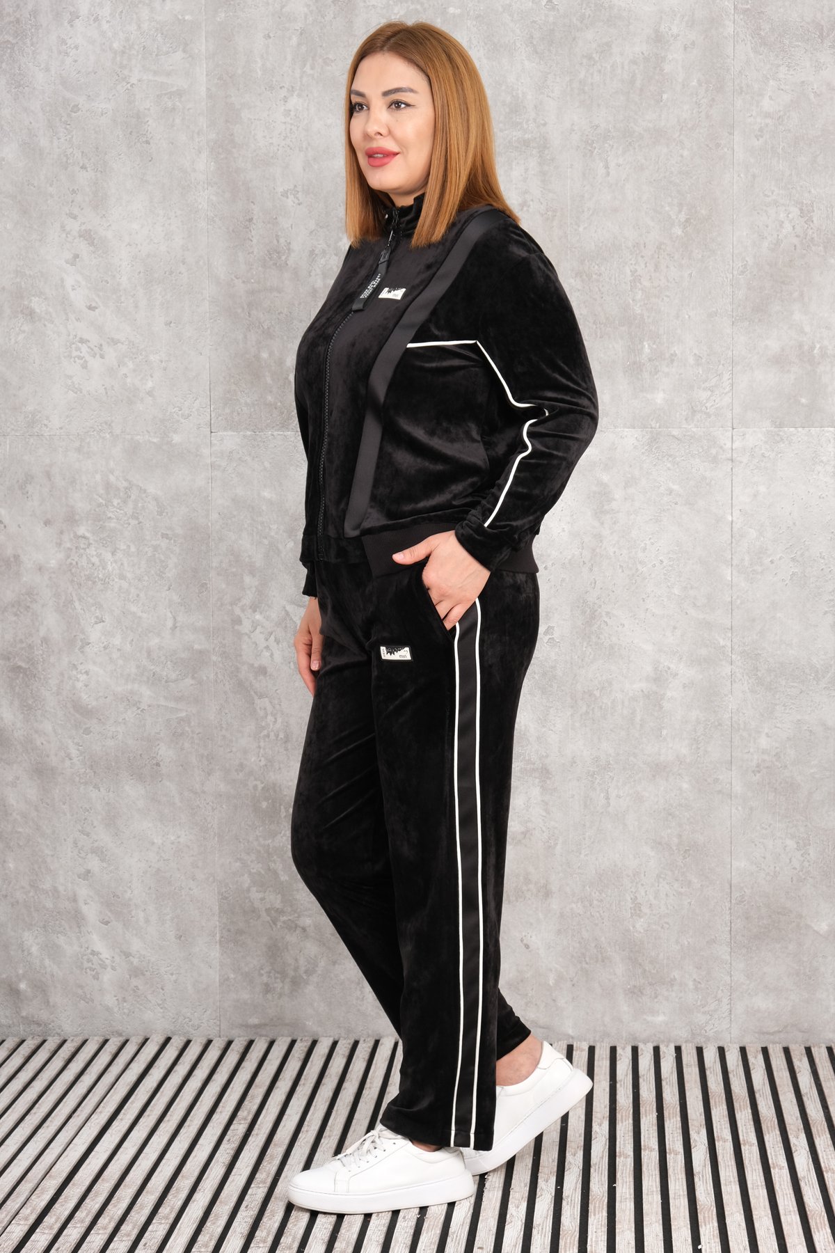 Plus Size Womens Two-Piece Sports Set-Black