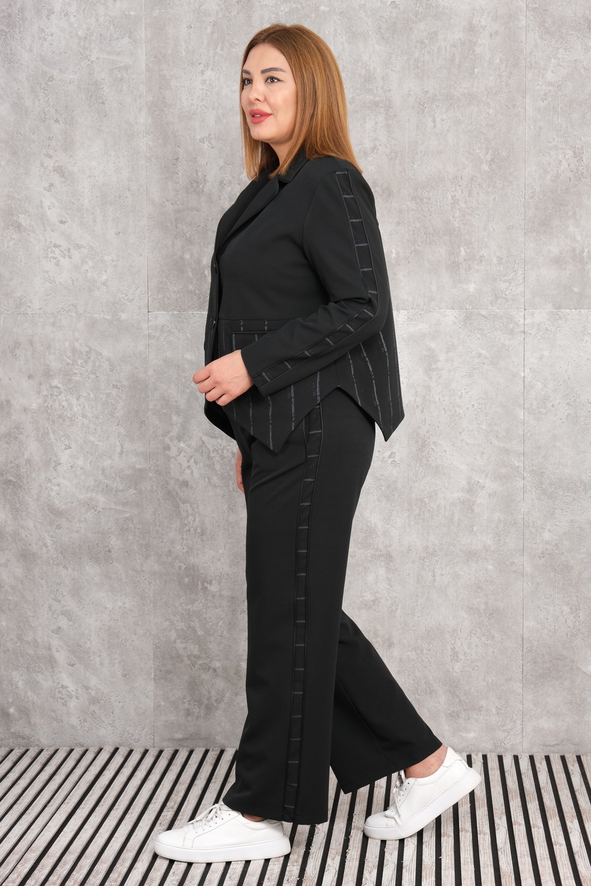 Plus Size Womens Two-Piece Sports Set-Black