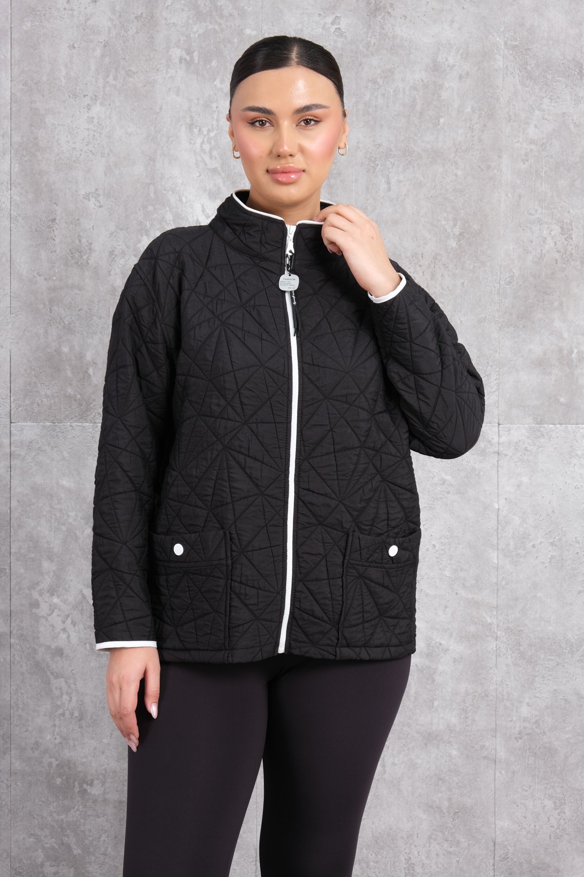 جاكيت رياضي قصير مقاس كبير-الأسود