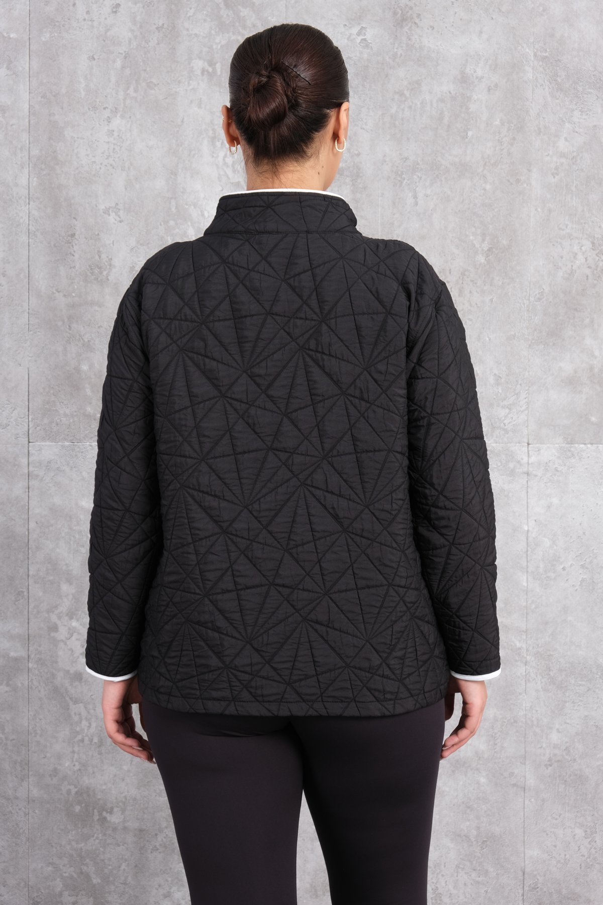 جاكيت رياضي قصير مقاس كبير-الأسود