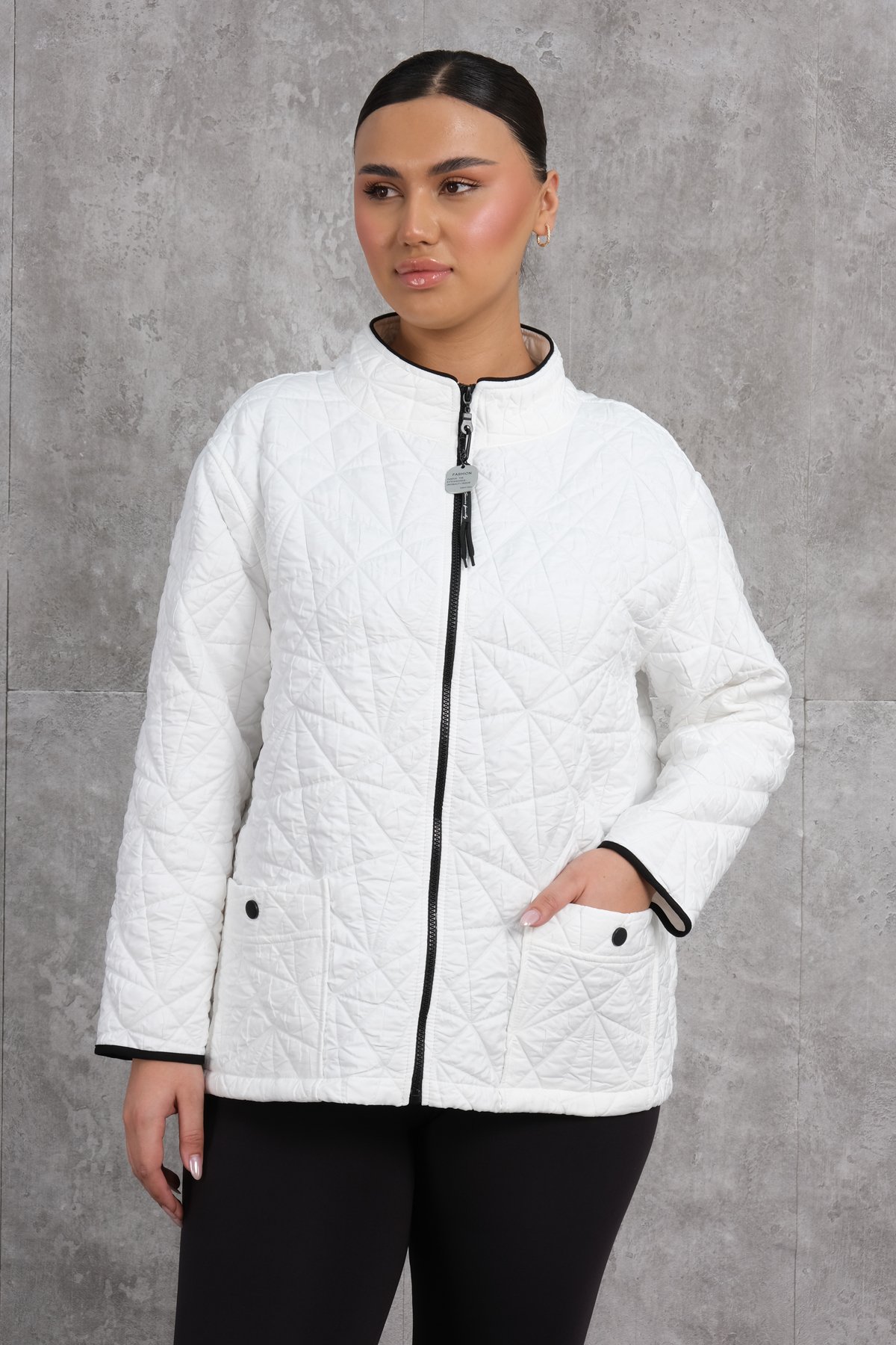 جاكيت رياضي قصير مقاس كبير-الأبيض