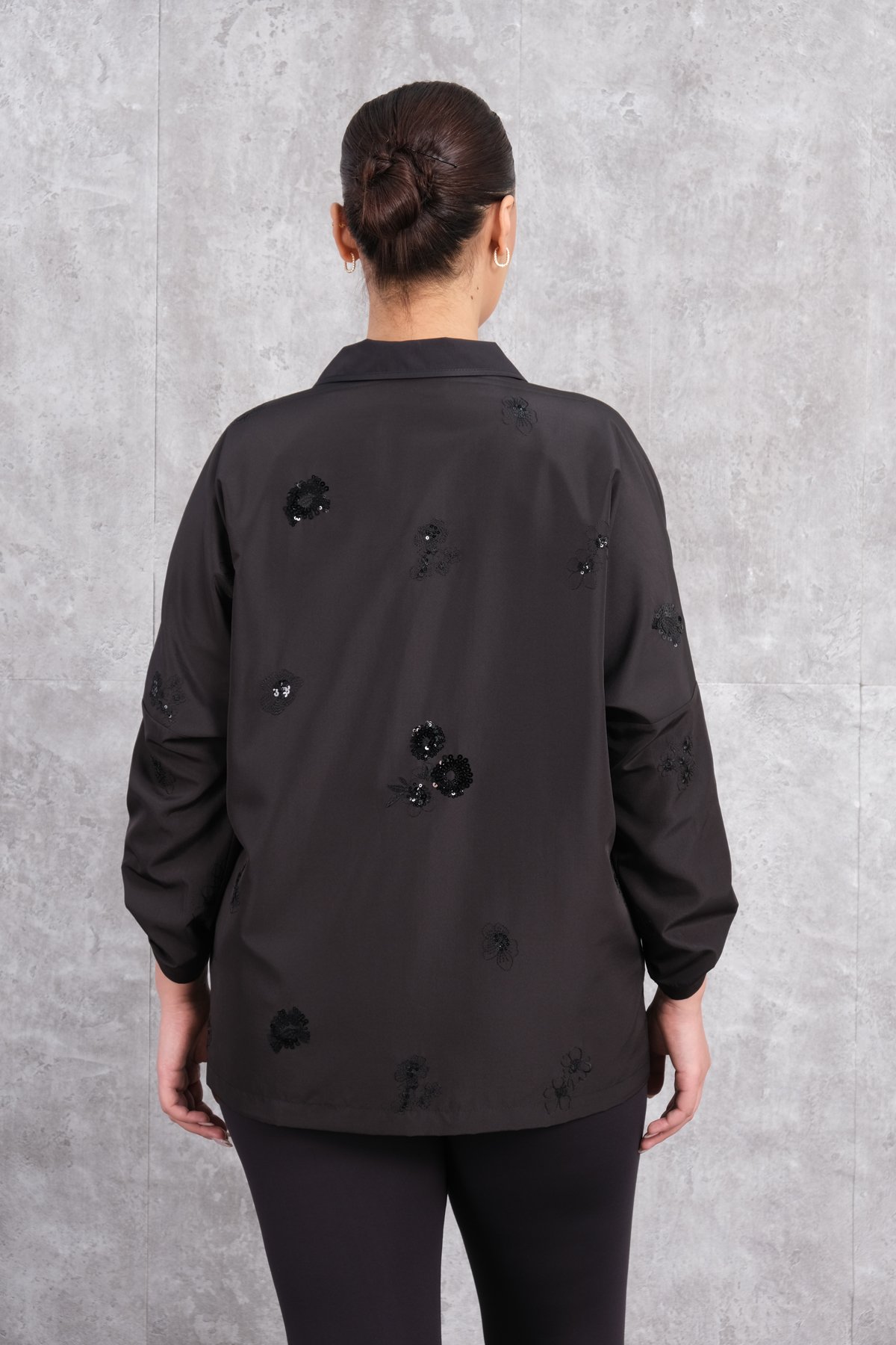 جاكيت رياضي قصير مقاس كبير-الأسود