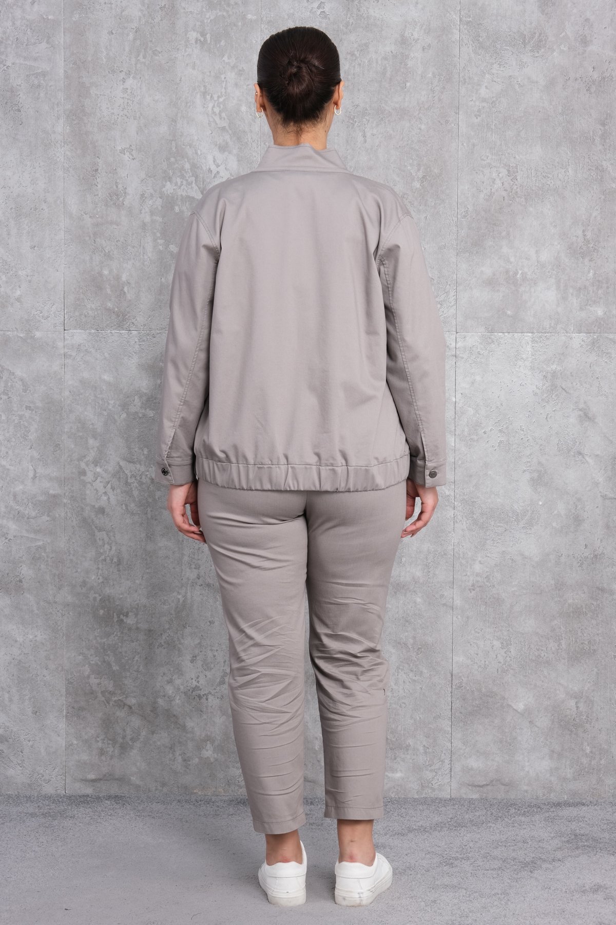 طقم رياضي نسائي مقاس كبير مكون من ثلاث قطع-الرمادي