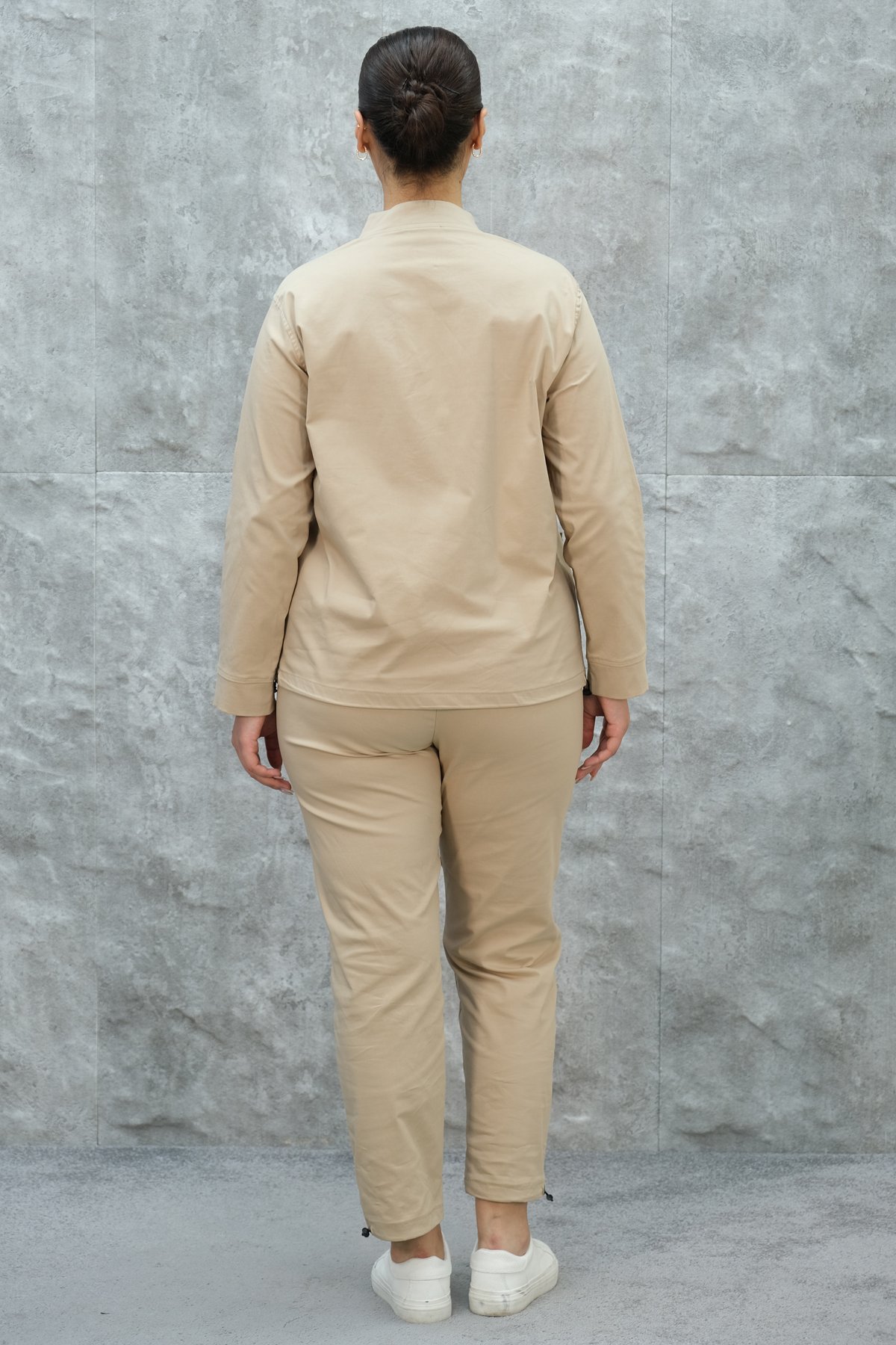 طقم رياضي نسائي مقاس كبير مكون من قطعتين-البيج