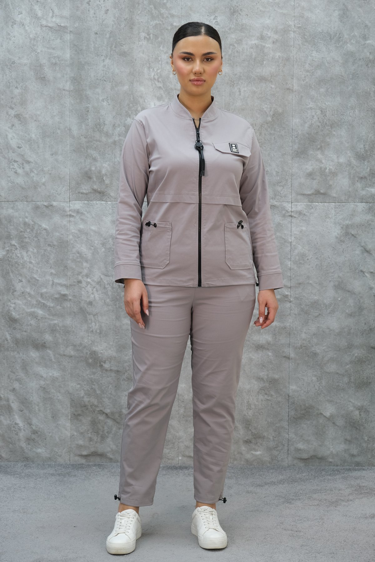 طقم رياضي نسائي مقاس كبير مكون من قطعتين-الرمادي