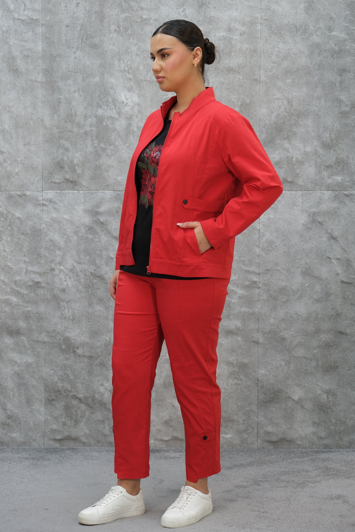 طقم رياضي نسائي مقاس كبير مكون من ثلاث قطع-الأحمر