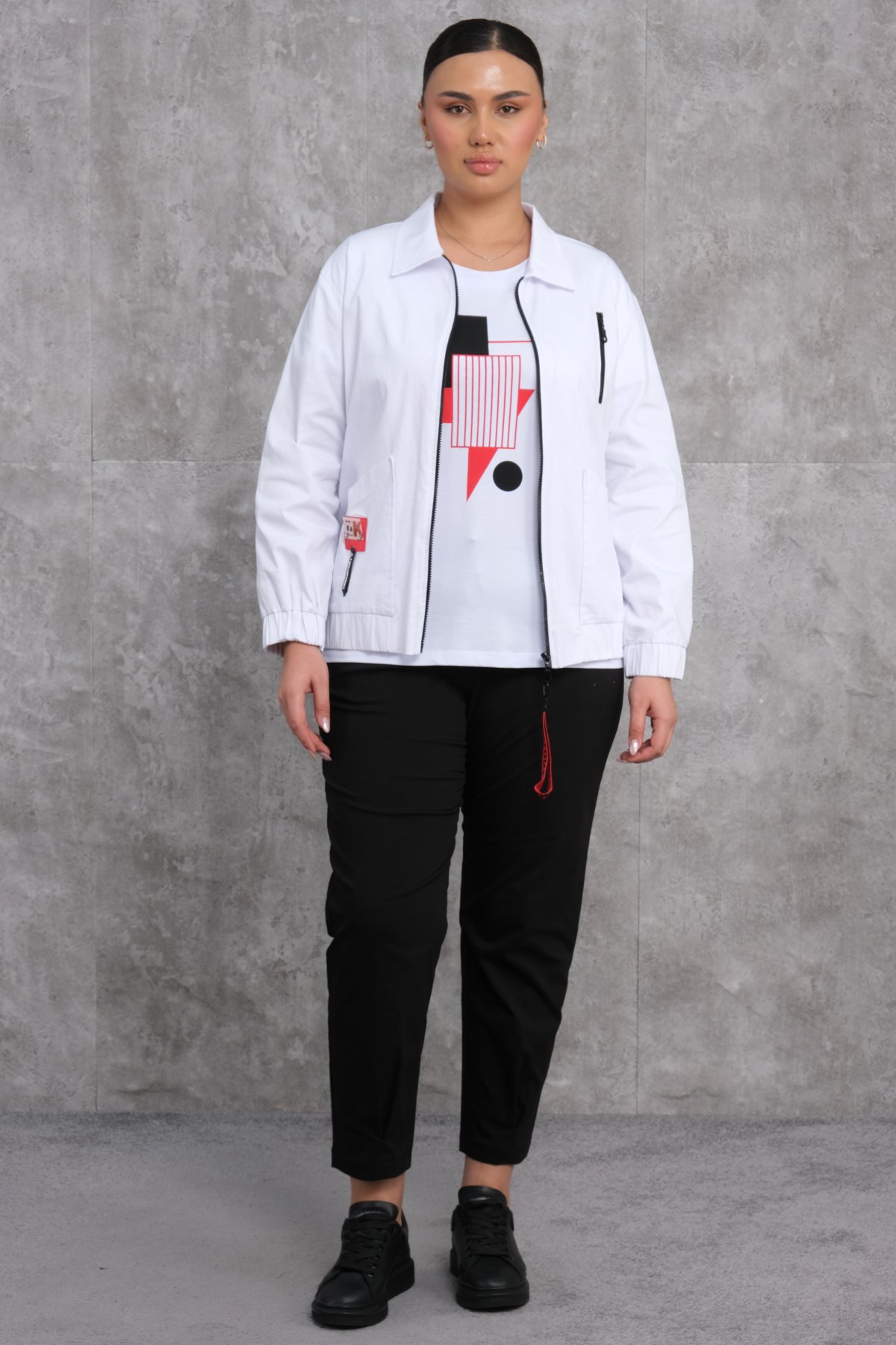 طقم رياضي نسائي مقاس كبير مكون من ثلاث قطع-الأبيض