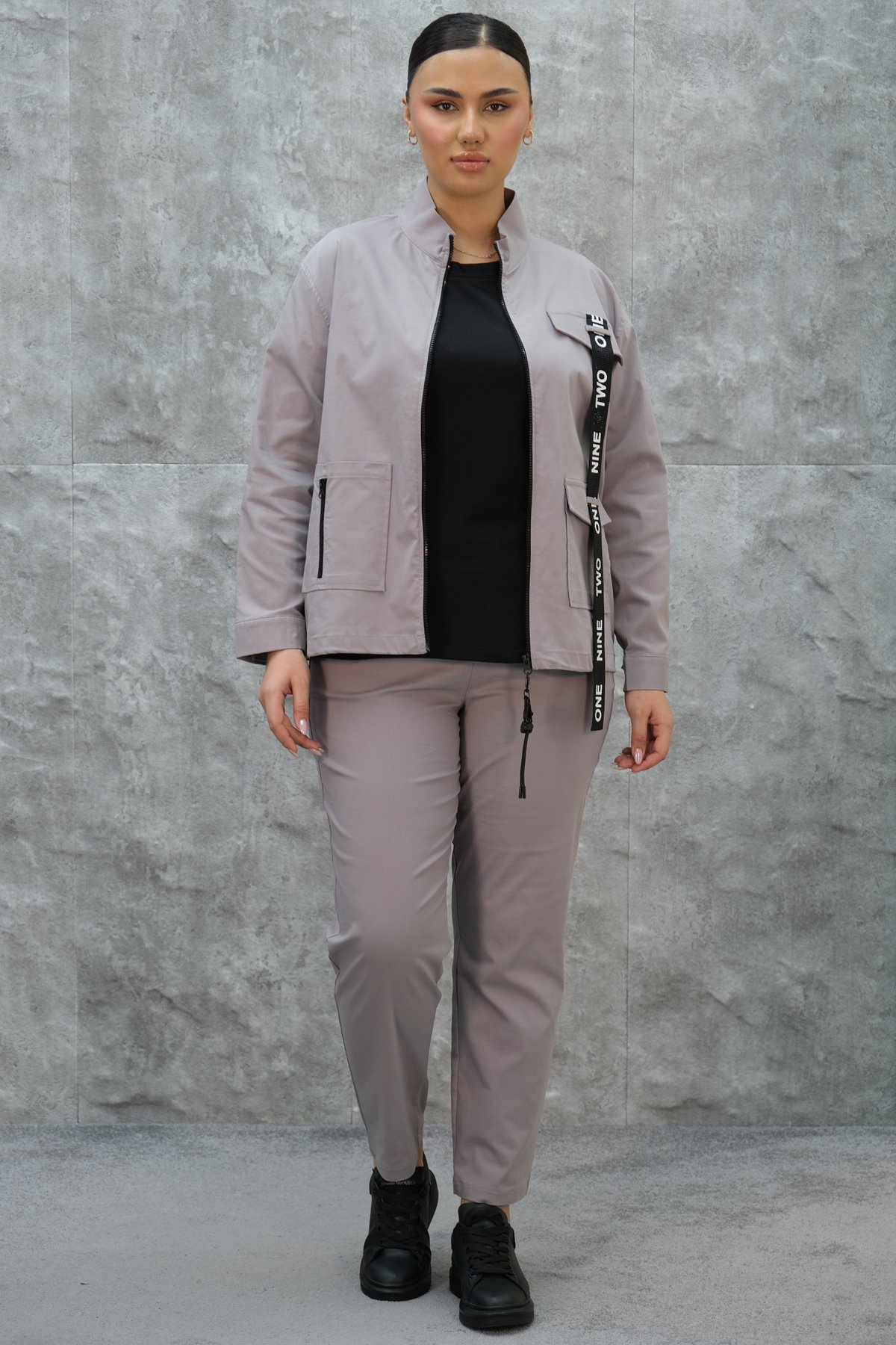 طقم رياضي نسائي مقاس كبير مكون من ثلاث قطع-الرمادي