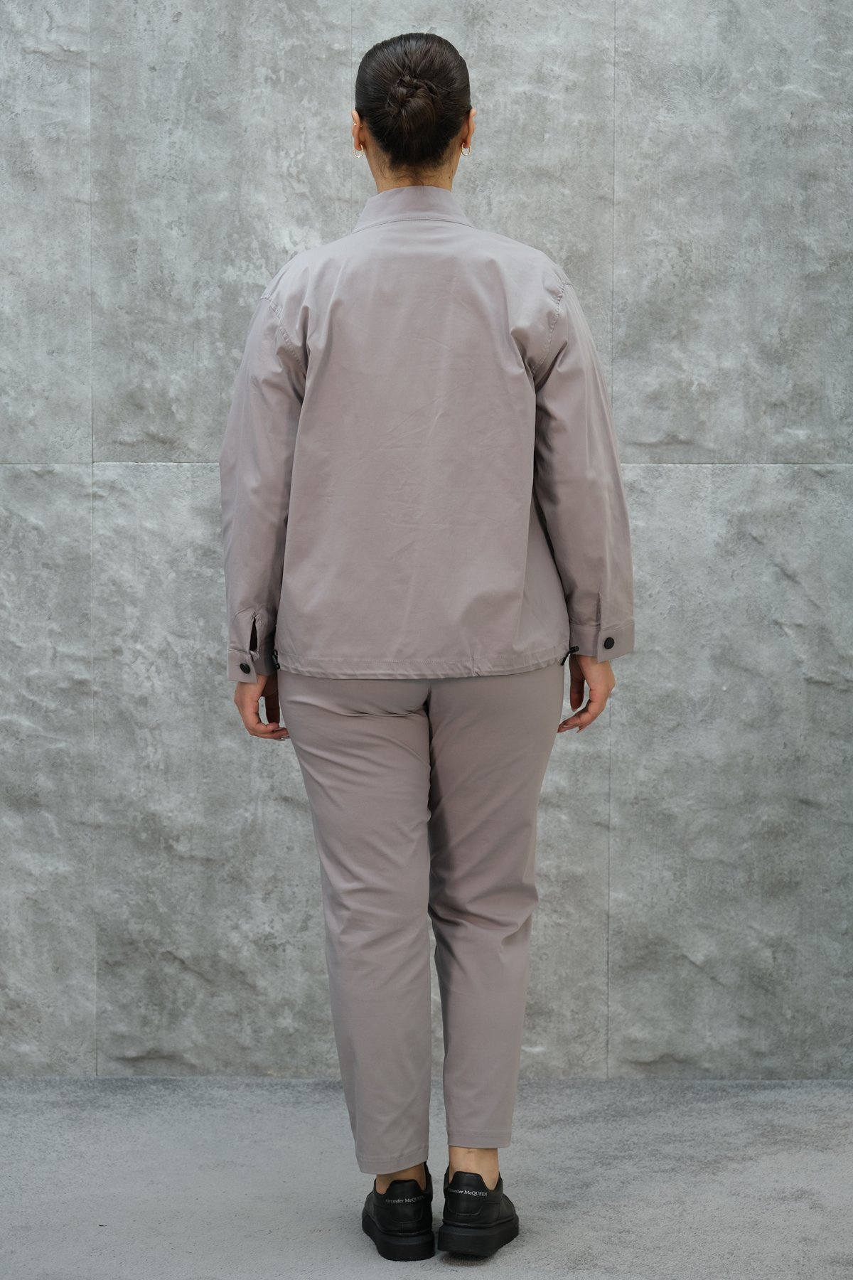 طقم رياضي نسائي مقاس كبير مكون من ثلاث قطع-الرمادي