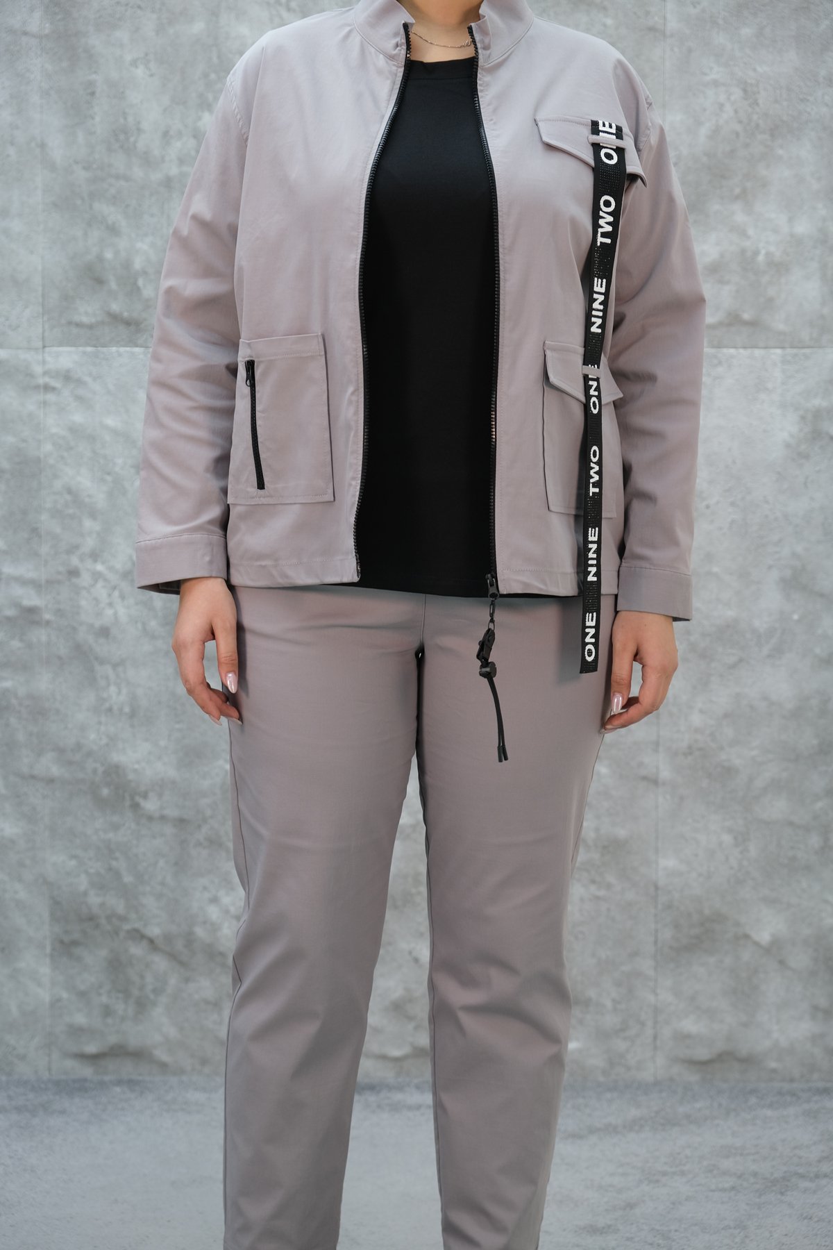 طقم رياضي نسائي مقاس كبير مكون من ثلاث قطع-الرمادي