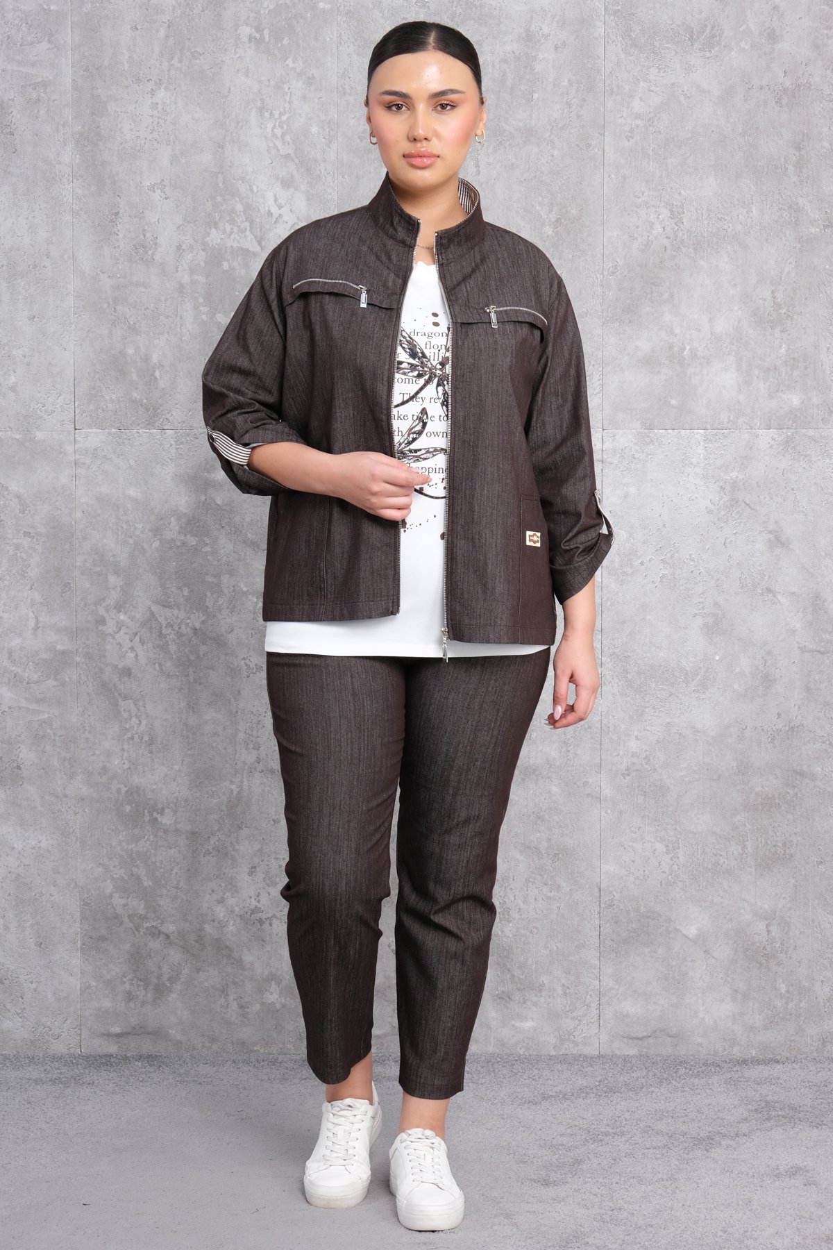 طقم رياضي نسائي مقاس كبير مكون من ثلاث قطع-البني