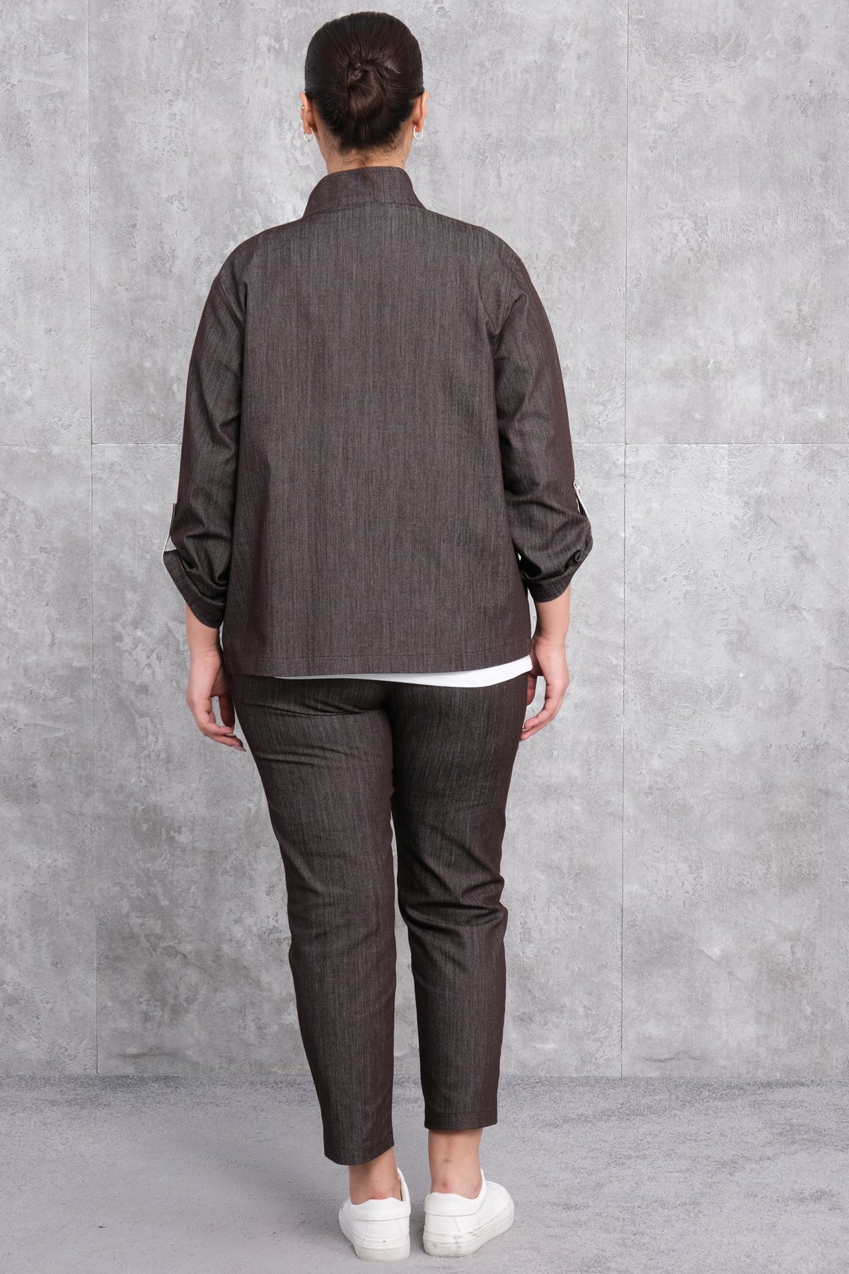 طقم رياضي نسائي مقاس كبير مكون من ثلاث قطع-البني