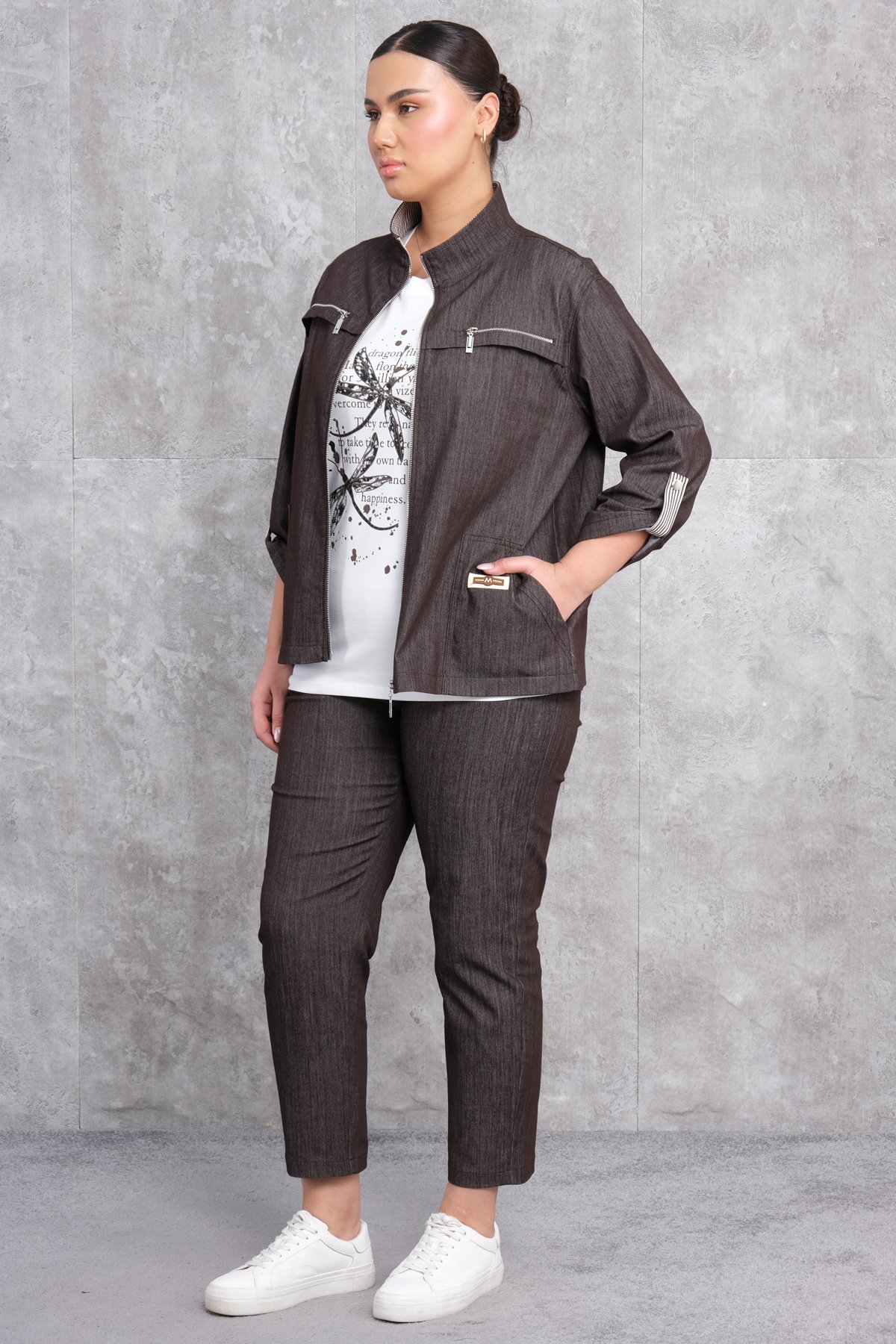 طقم رياضي نسائي مقاس كبير مكون من ثلاث قطع-البني