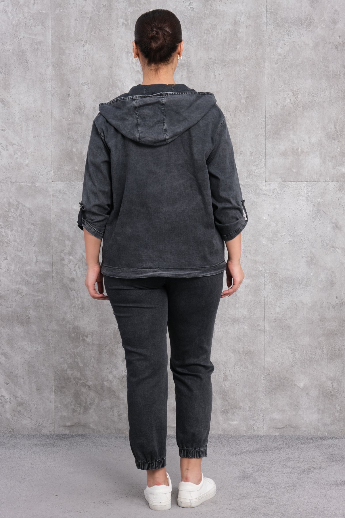 طقم رياضي نسائي مقاس كبير مكون من ثلاث قطع-الأسود