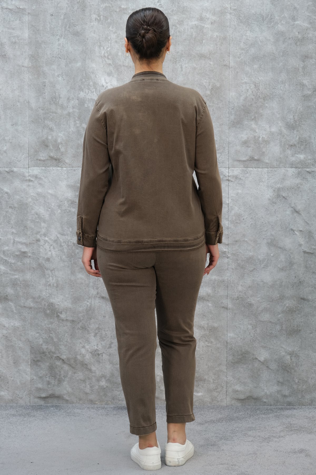 طقم رياضي نسائي مقاس كبير مكون من قطعتين-البني