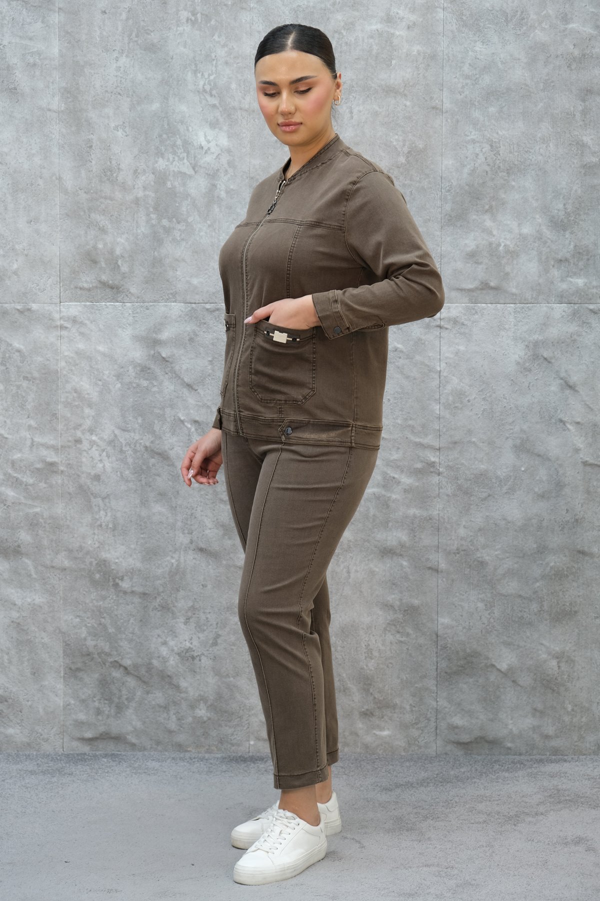 طقم رياضي نسائي مقاس كبير مكون من قطعتين-البني