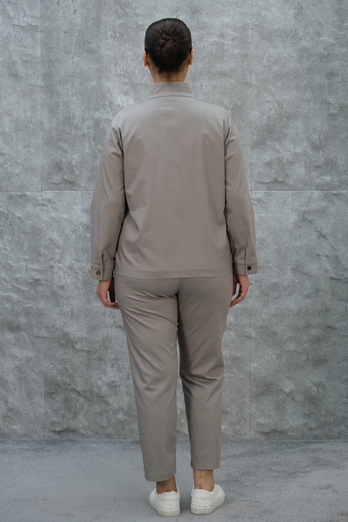 طقم رياضي نسائي مقاس كبير مكون من قطعتين-الرمادي