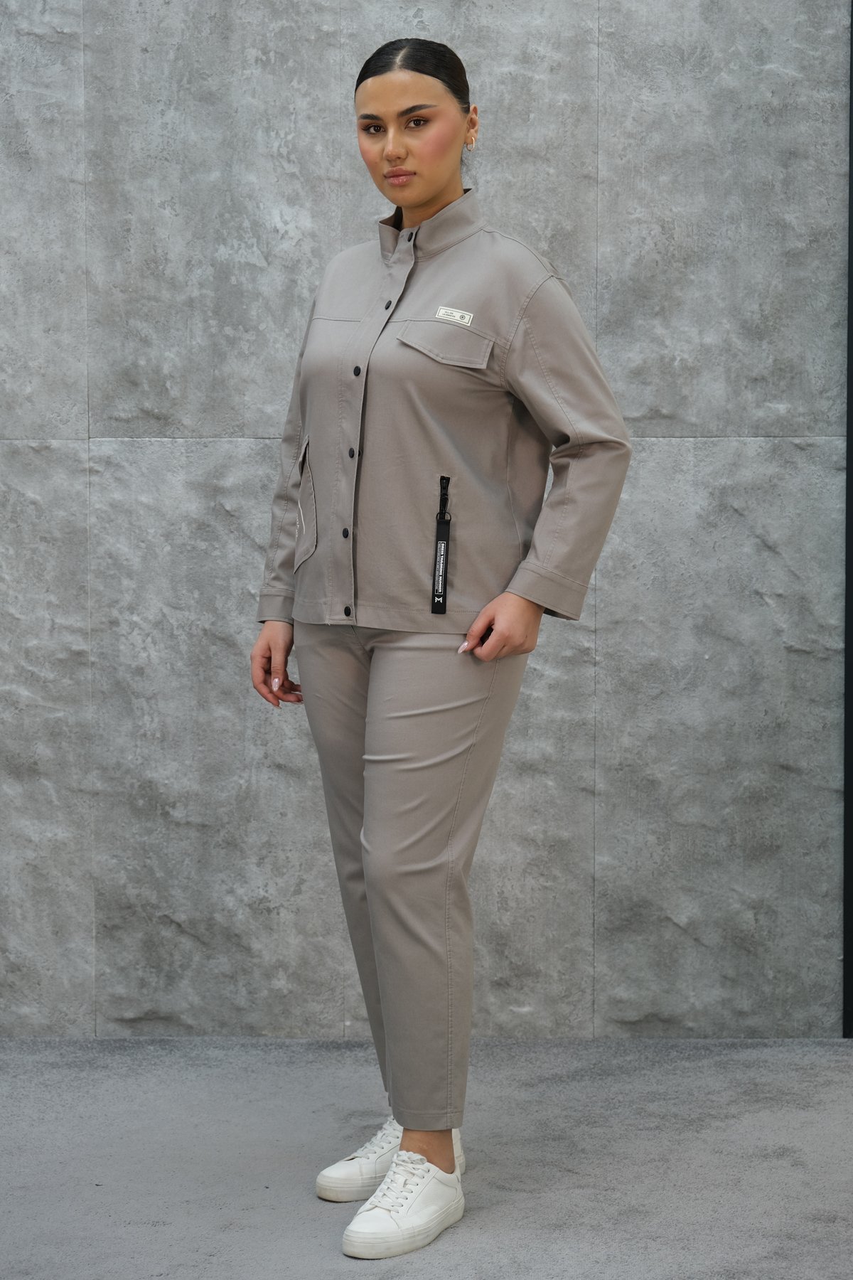 طقم رياضي نسائي مقاس كبير مكون من قطعتين-الرمادي