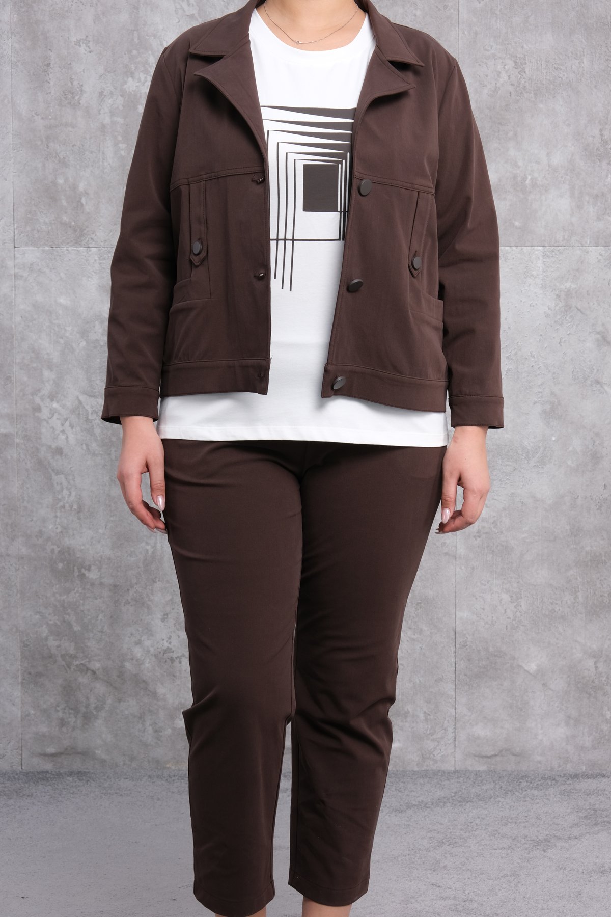 طقم رياضي نسائي مقاس كبير مكون من ثلاث قطع-البني