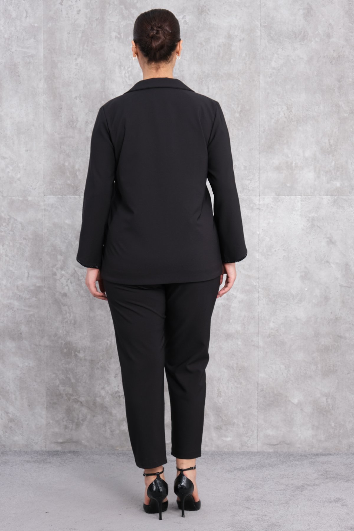 طقم كلاسيكي مكون من قطعتين مقاس كبير-الأسود