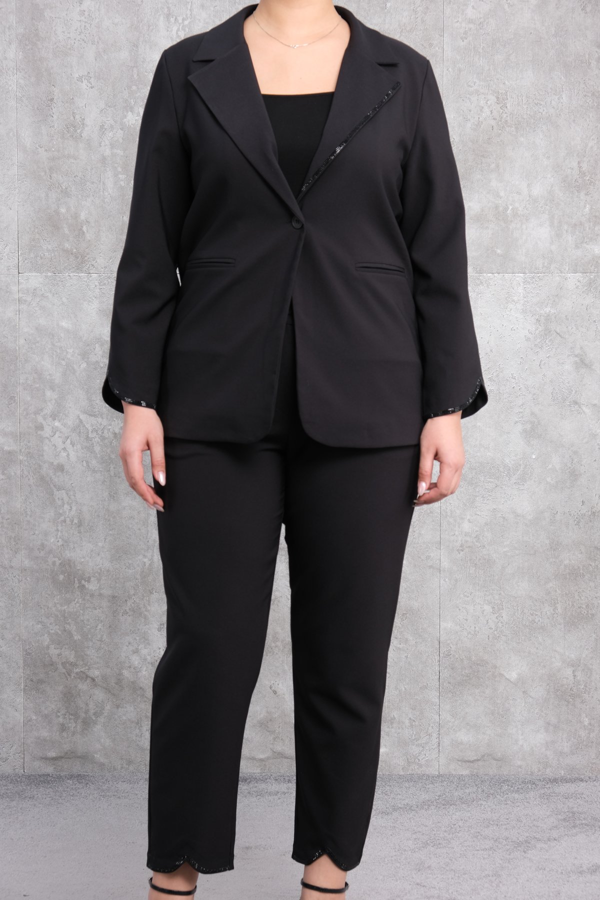 طقم كلاسيكي مكون من قطعتين مقاس كبير-الأسود