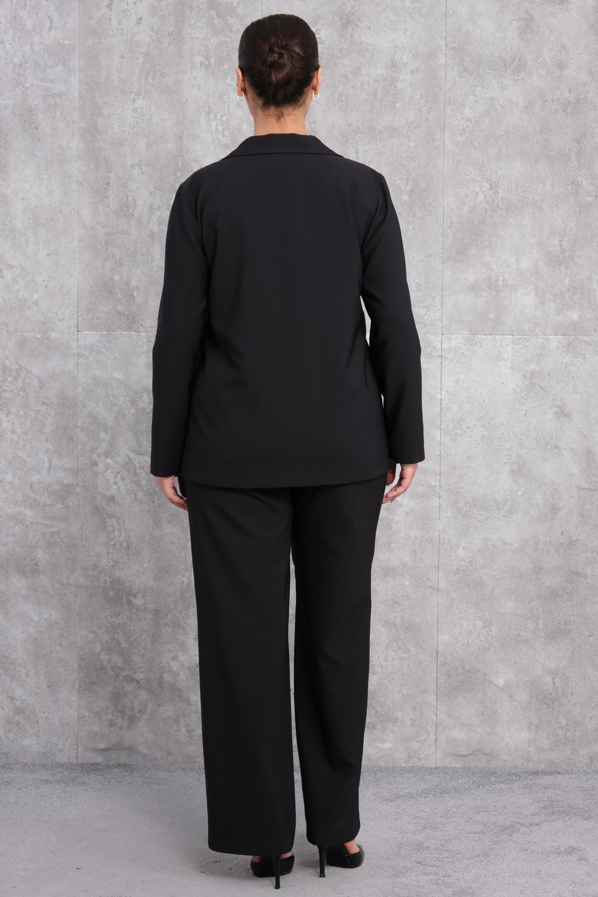 طقم كلاسيكي مكون من قطعتين مقاس كبير-الأسود