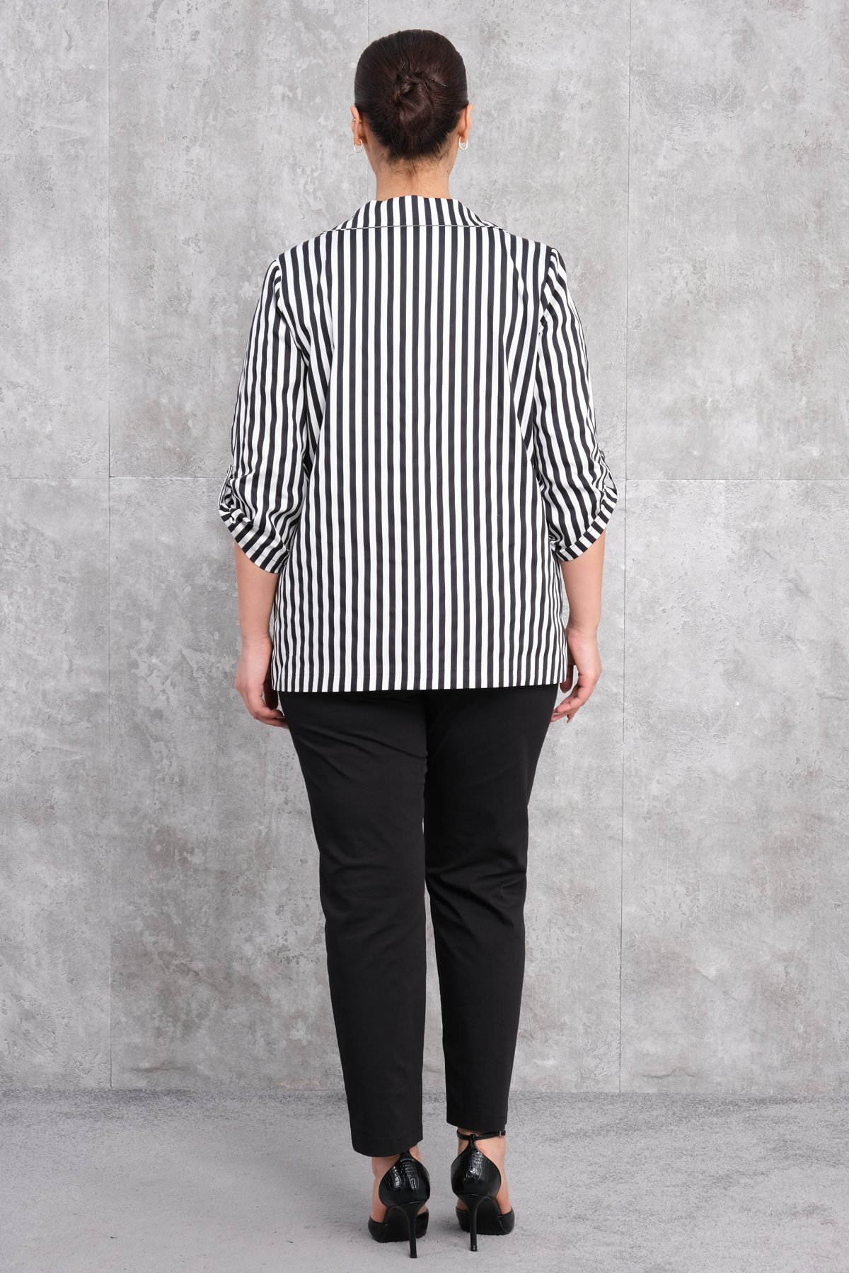 طقم رياضي نسائي مقاس كبير مكون من ثلاث قطع-الأسود