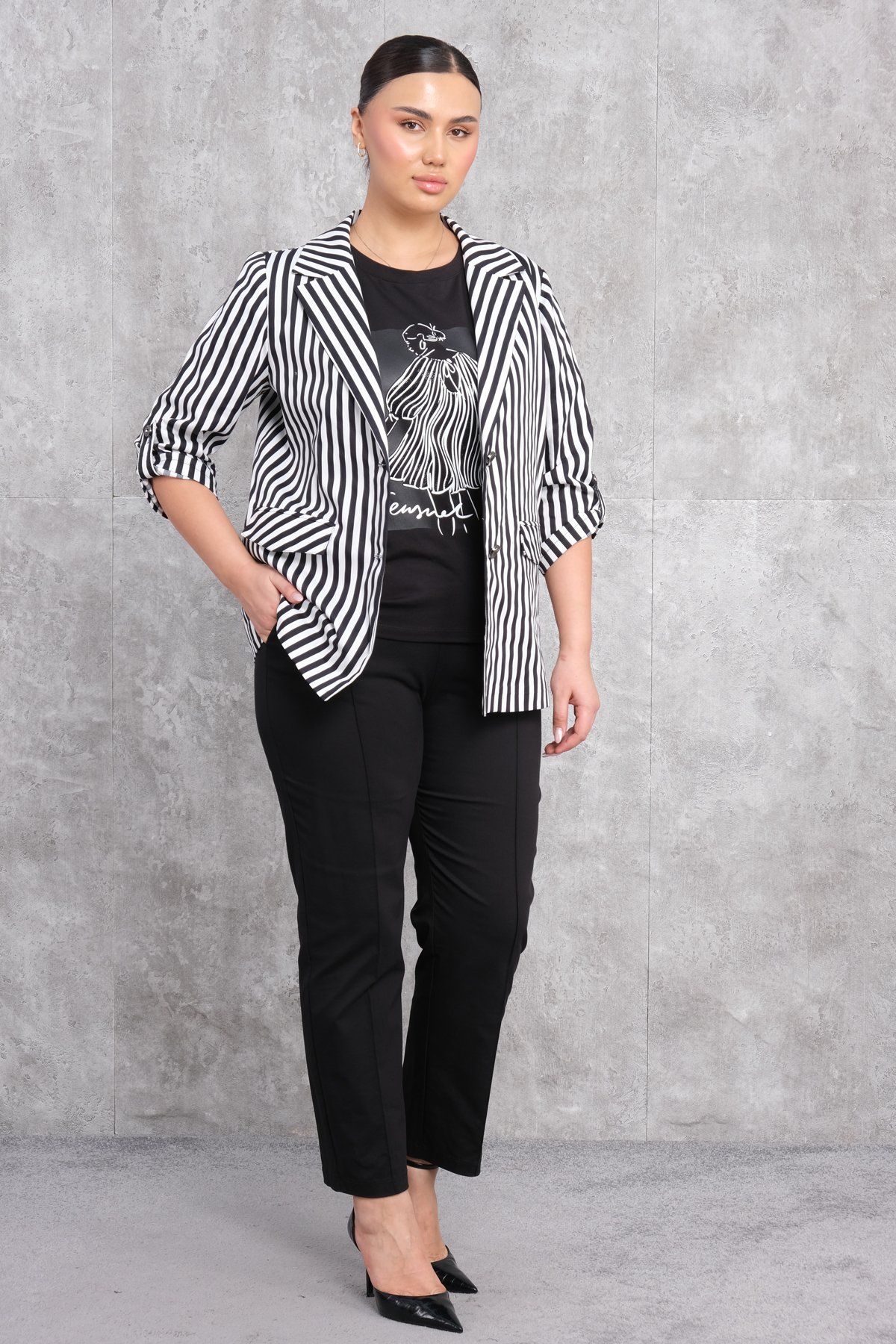 طقم رياضي نسائي مقاس كبير مكون من ثلاث قطع-الأسود