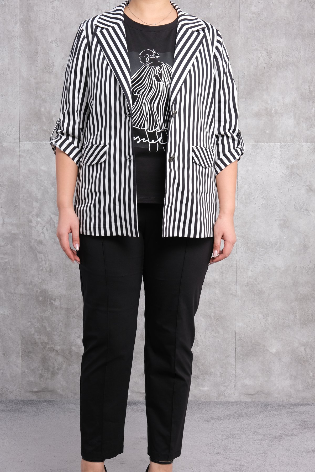 طقم رياضي نسائي مقاس كبير مكون من ثلاث قطع-الأسود