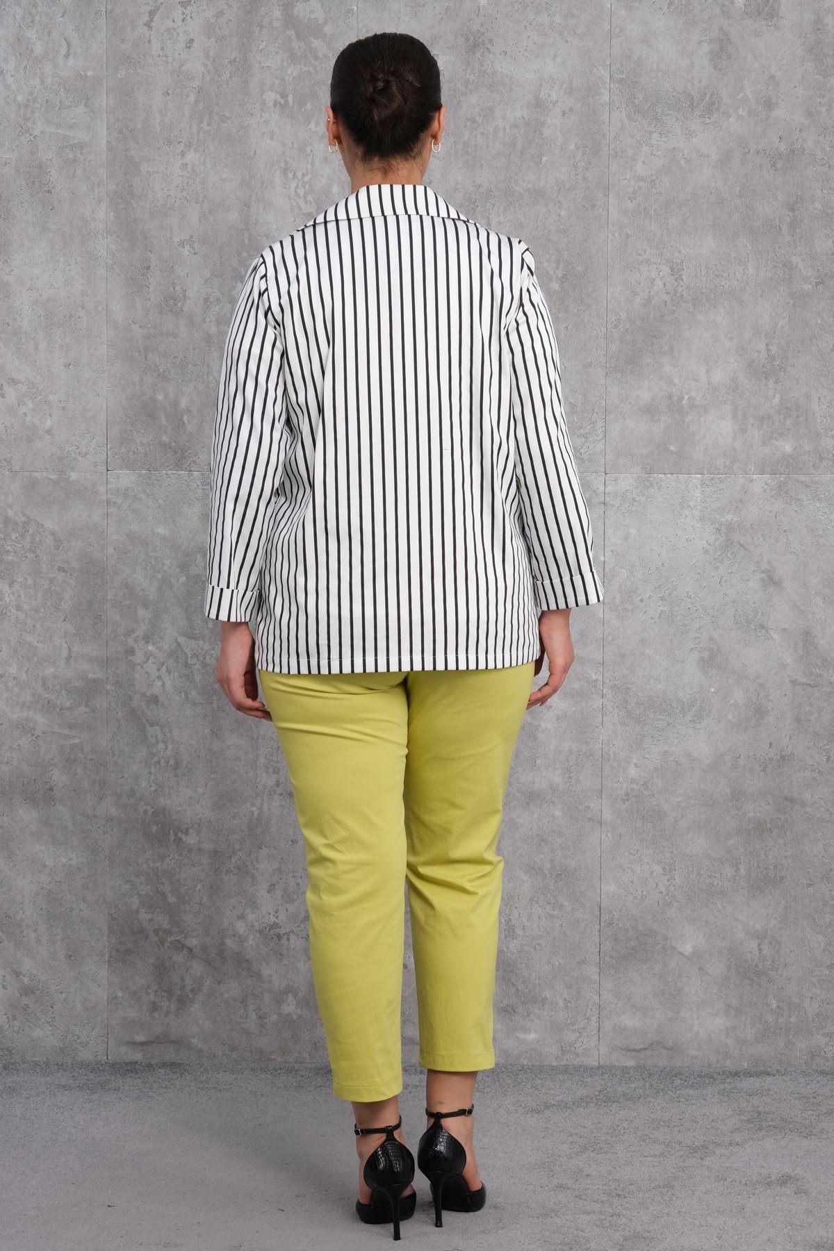 طقم رياضي نسائي مقاس كبير مكون من ثلاث قطع-الأصفر