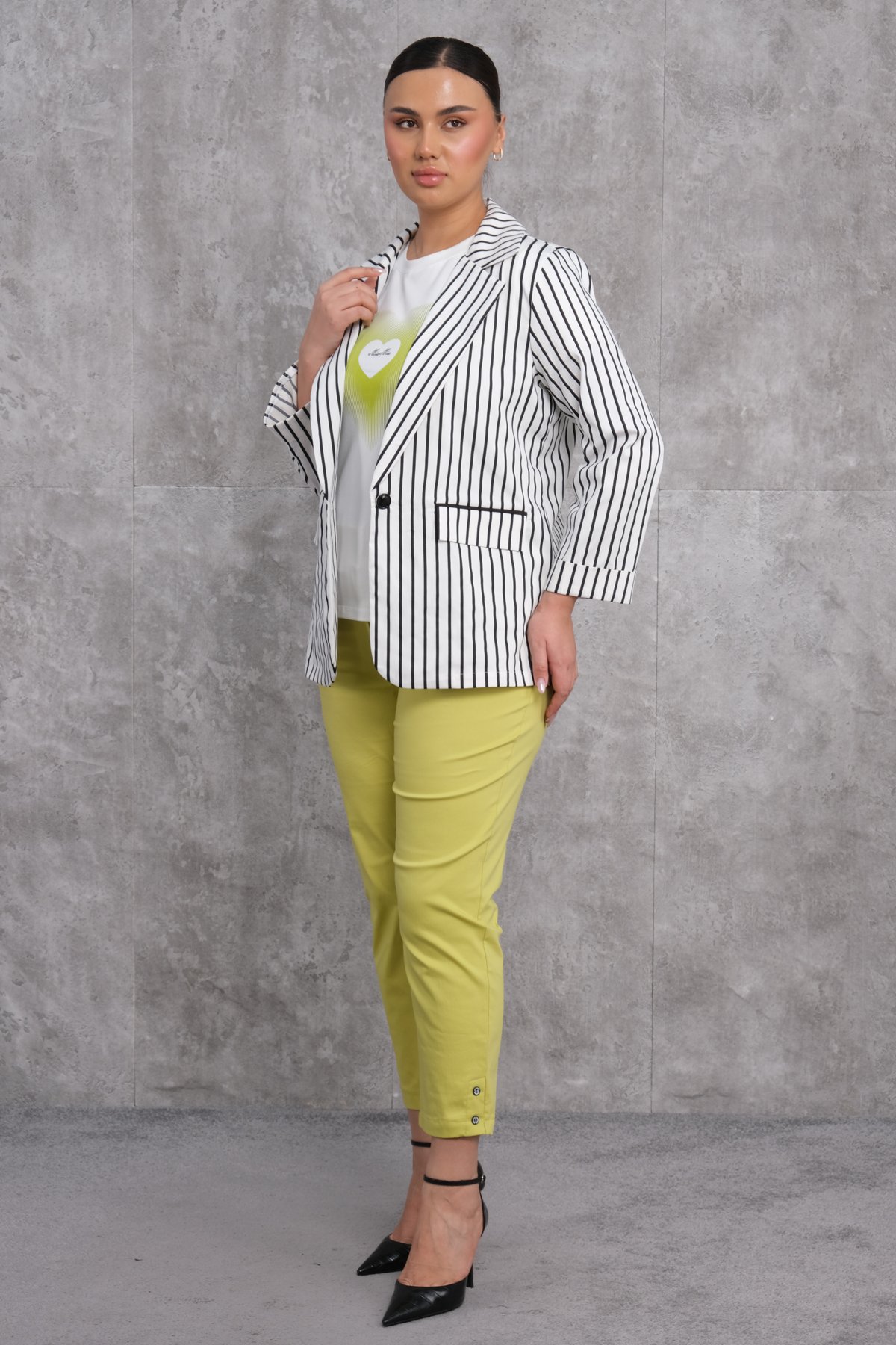 طقم رياضي نسائي مقاس كبير مكون من ثلاث قطع-الأصفر