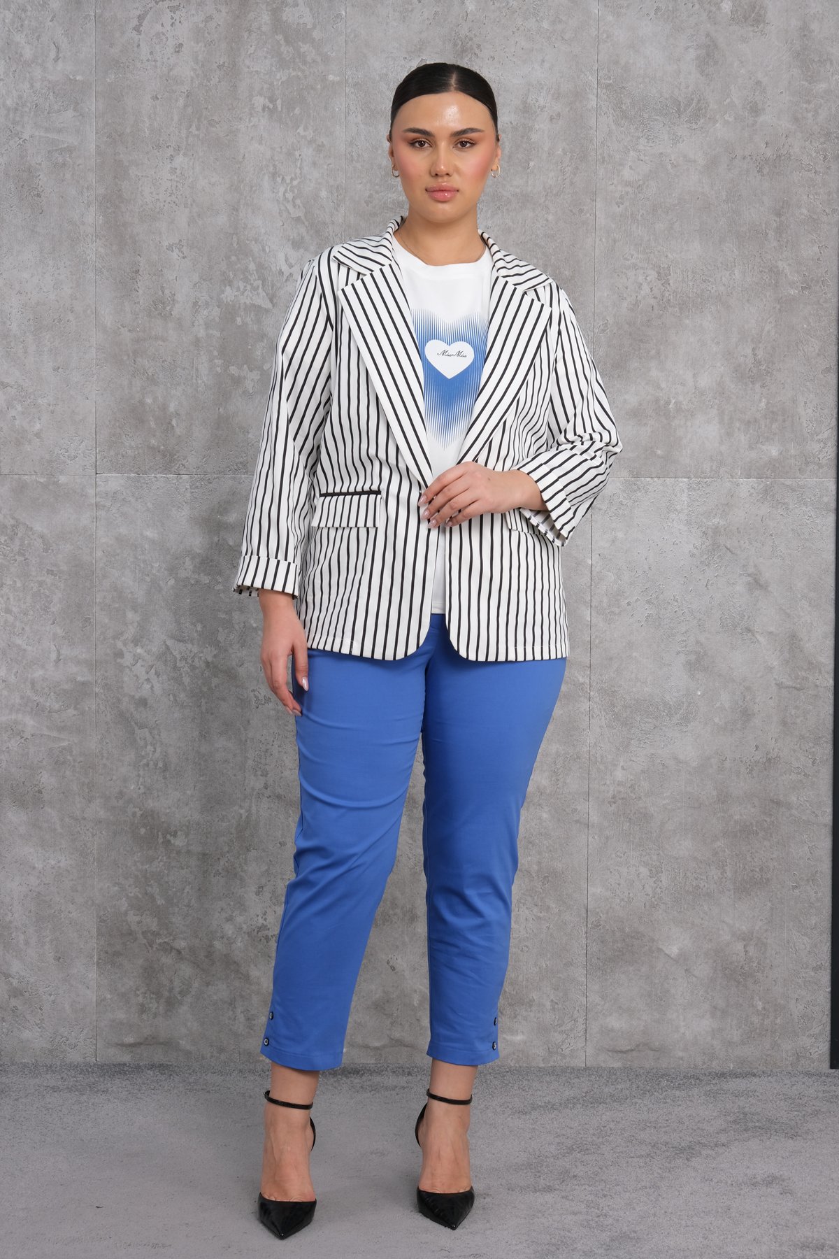 طقم رياضي نسائي مقاس كبير مكون من ثلاث قطع-الأزرق