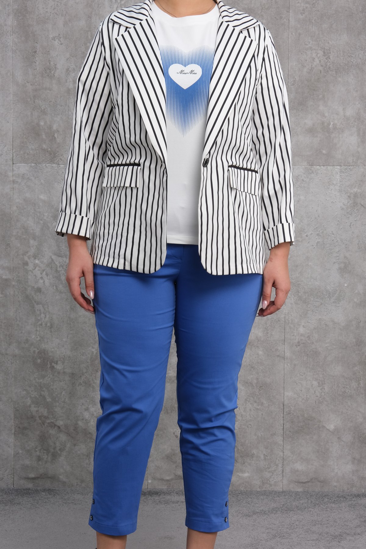 طقم رياضي نسائي مقاس كبير مكون من ثلاث قطع-الأزرق