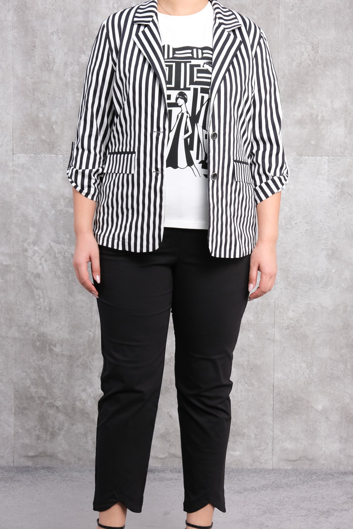 طقم رياضي نسائي مقاس كبير مكون من ثلاث قطع-الأسود