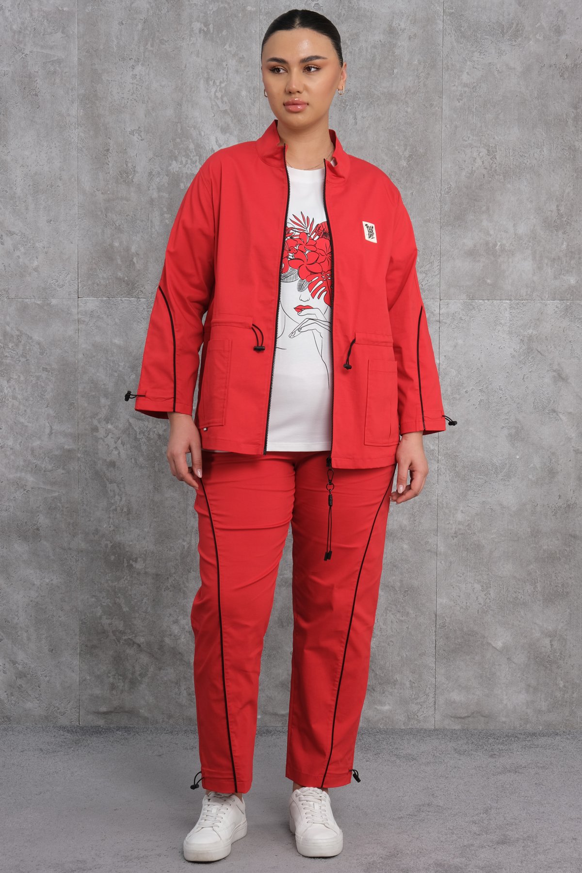 طقم رياضي نسائي مقاس كبير مكون من ثلاث قطع-الأحمر