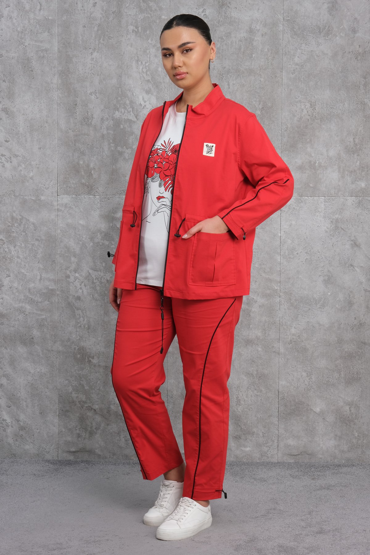 طقم رياضي نسائي مقاس كبير مكون من ثلاث قطع-الأحمر