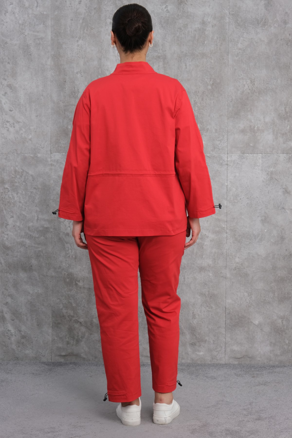 طقم رياضي نسائي مقاس كبير مكون من ثلاث قطع-الأحمر