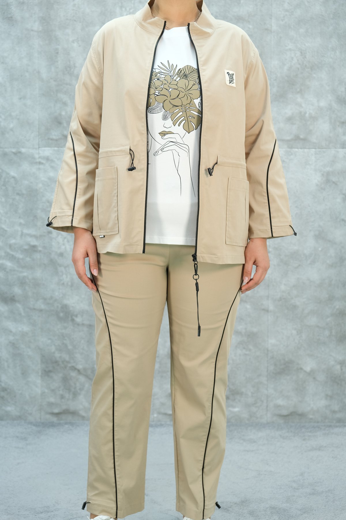 طقم رياضي نسائي مقاس كبير مكون من ثلاث قطع-البيج