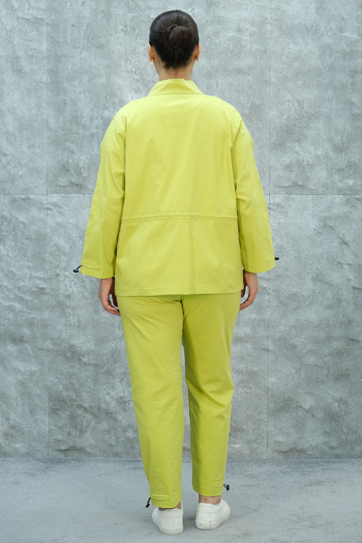 طقم رياضي نسائي مقاس كبير مكون من ثلاث قطع-الأصفر