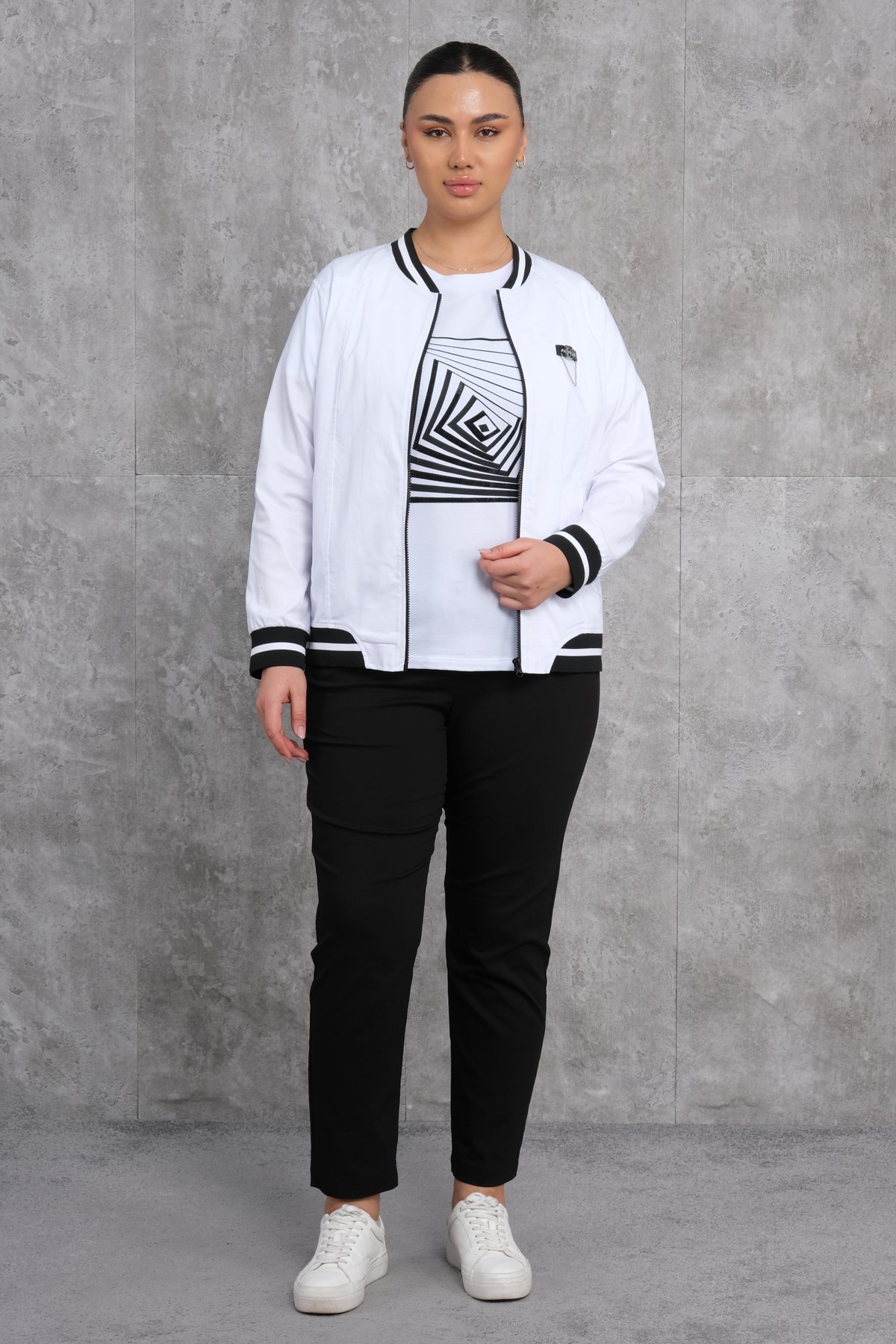 طقم رياضي نسائي مقاس كبير مكون من ثلاث قطع-الأبيض