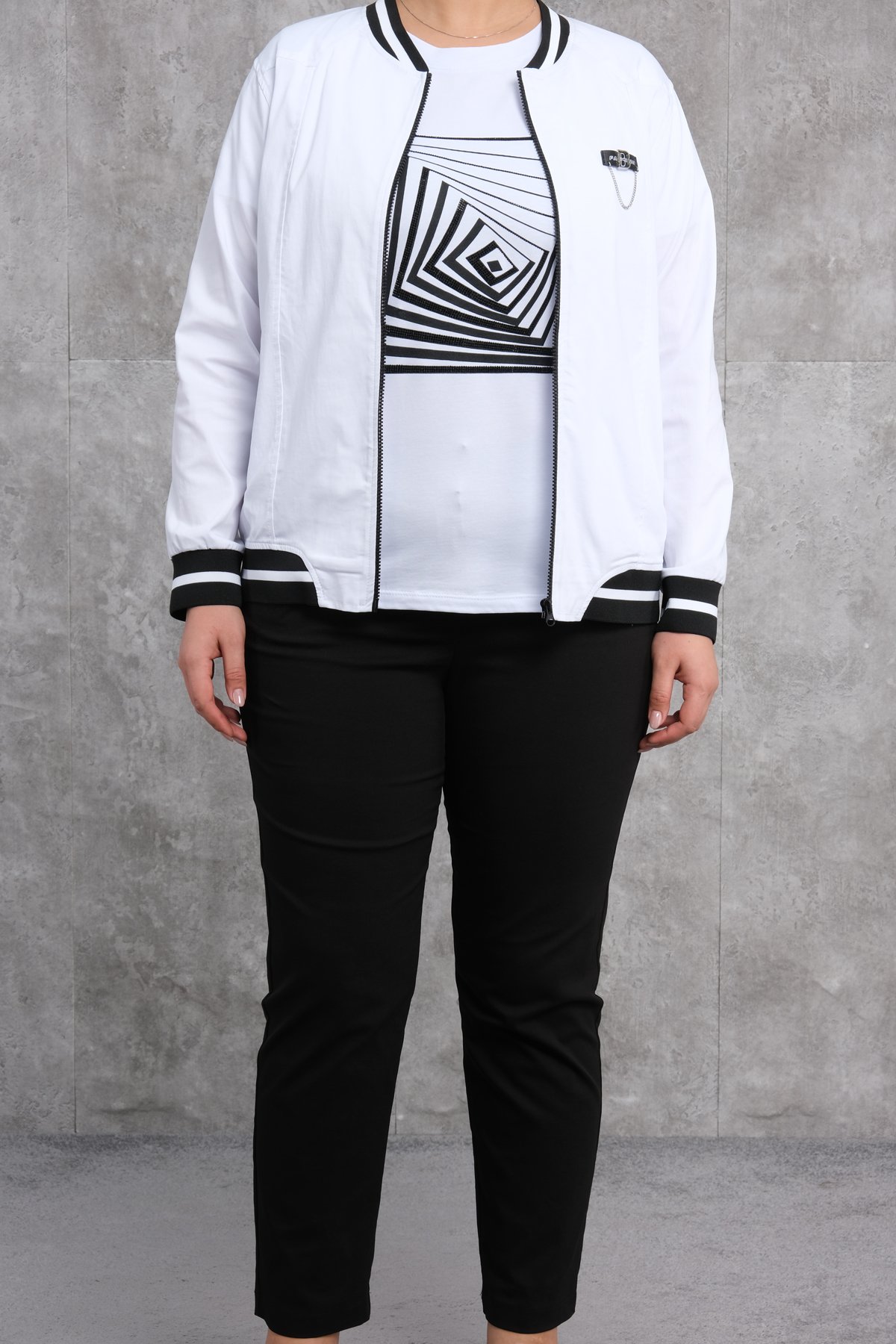 طقم رياضي نسائي مقاس كبير مكون من ثلاث قطع-الأبيض