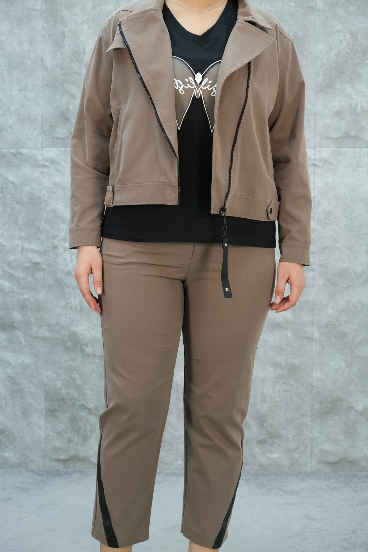 طقم رياضي نسائي مقاس كبير مكون من ثلاث قطع-البني