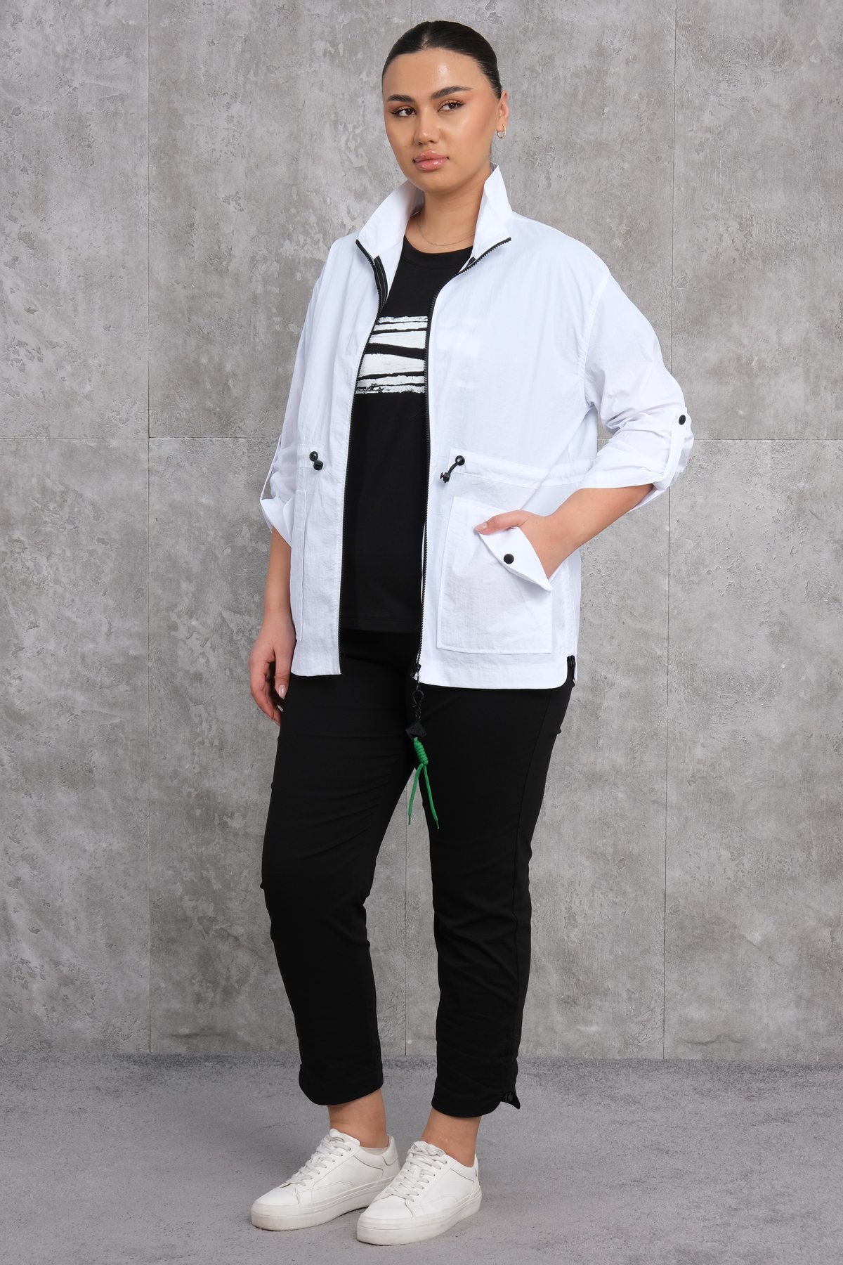 طقم رياضي نسائي مقاس كبير مكون من ثلاث قطع-الأبيض