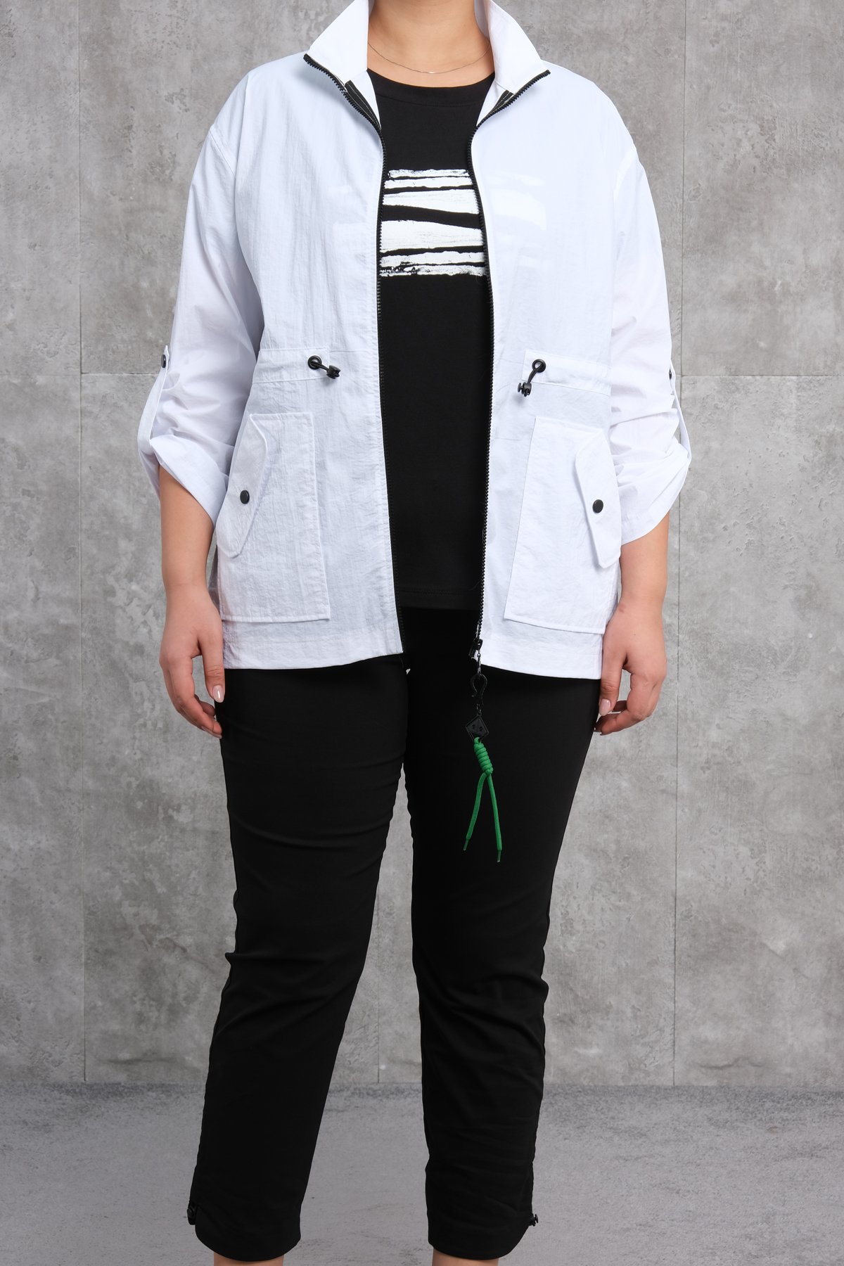 طقم رياضي نسائي مقاس كبير مكون من ثلاث قطع-الأبيض