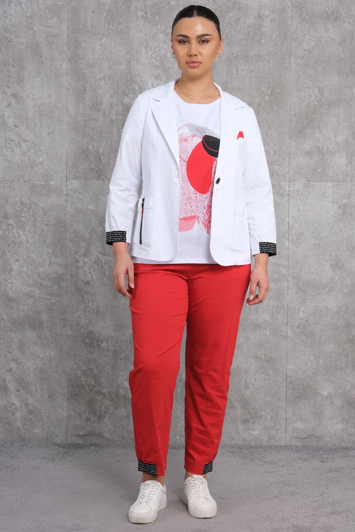 طقم رياضي نسائي مقاس كبير مكون من ثلاث قطع-الأحمر