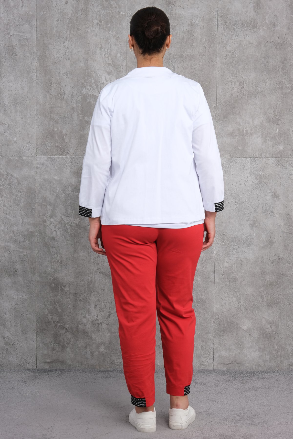 طقم رياضي نسائي مقاس كبير مكون من ثلاث قطع-الأحمر