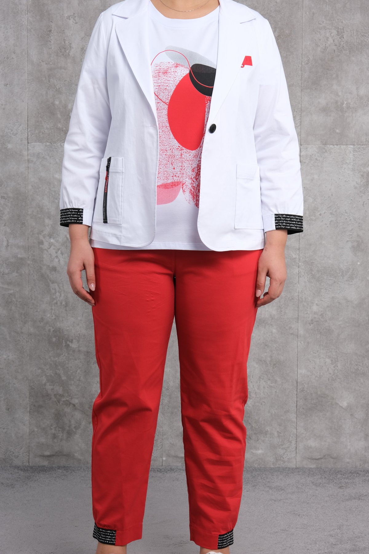 طقم رياضي نسائي مقاس كبير مكون من ثلاث قطع-الأحمر