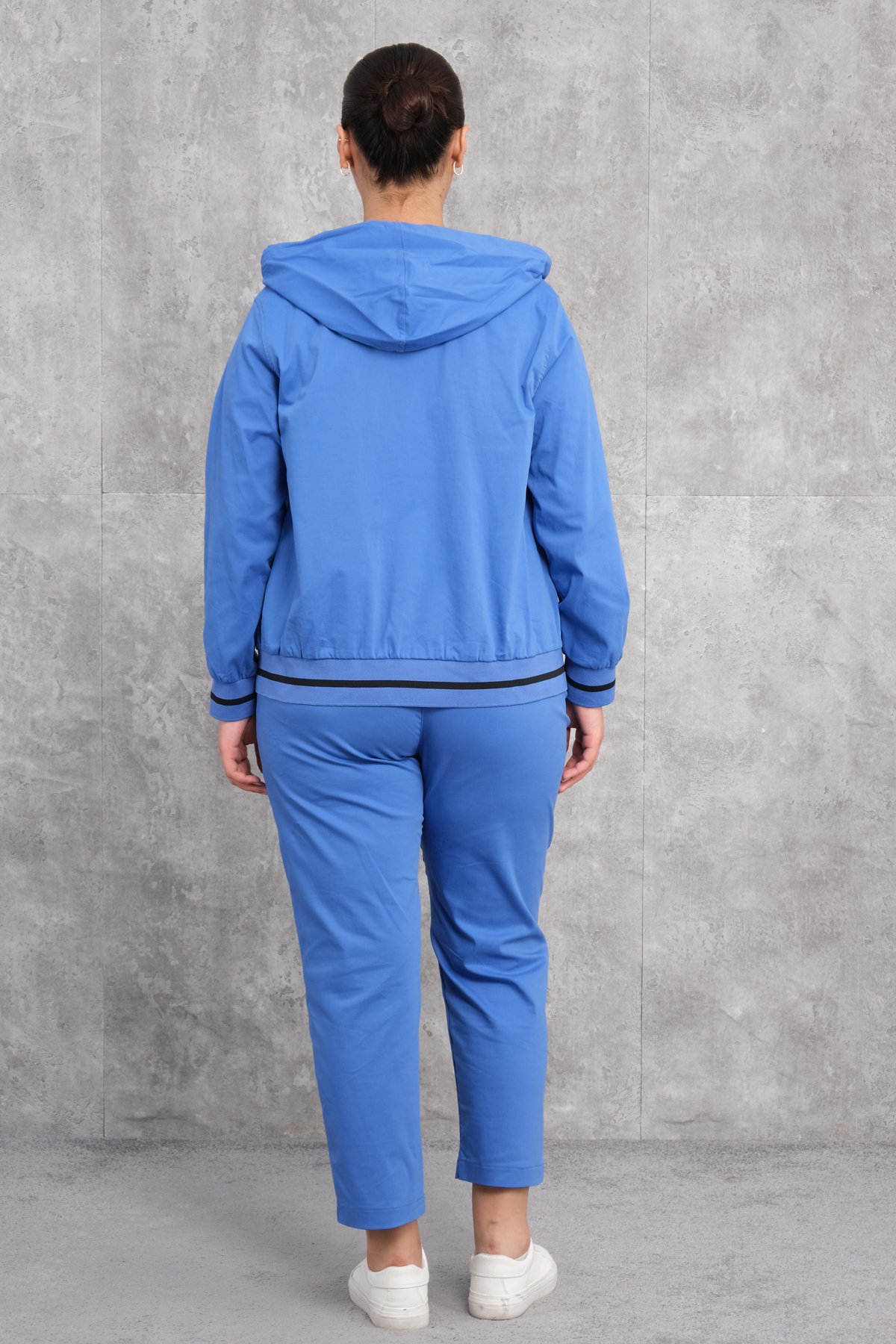 طقم رياضي نسائي مقاس كبير مكون من ثلاث قطع-أزرق فاتح