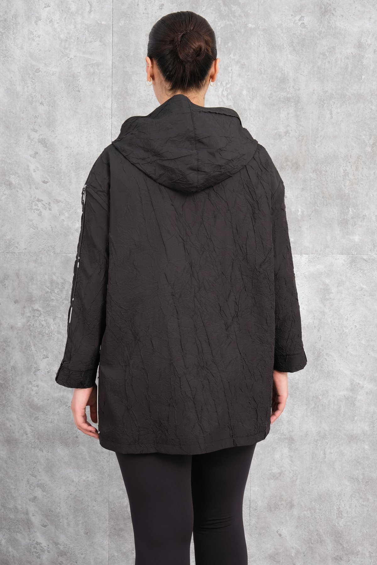 معطف ترنش مقاس كبير-الأسود